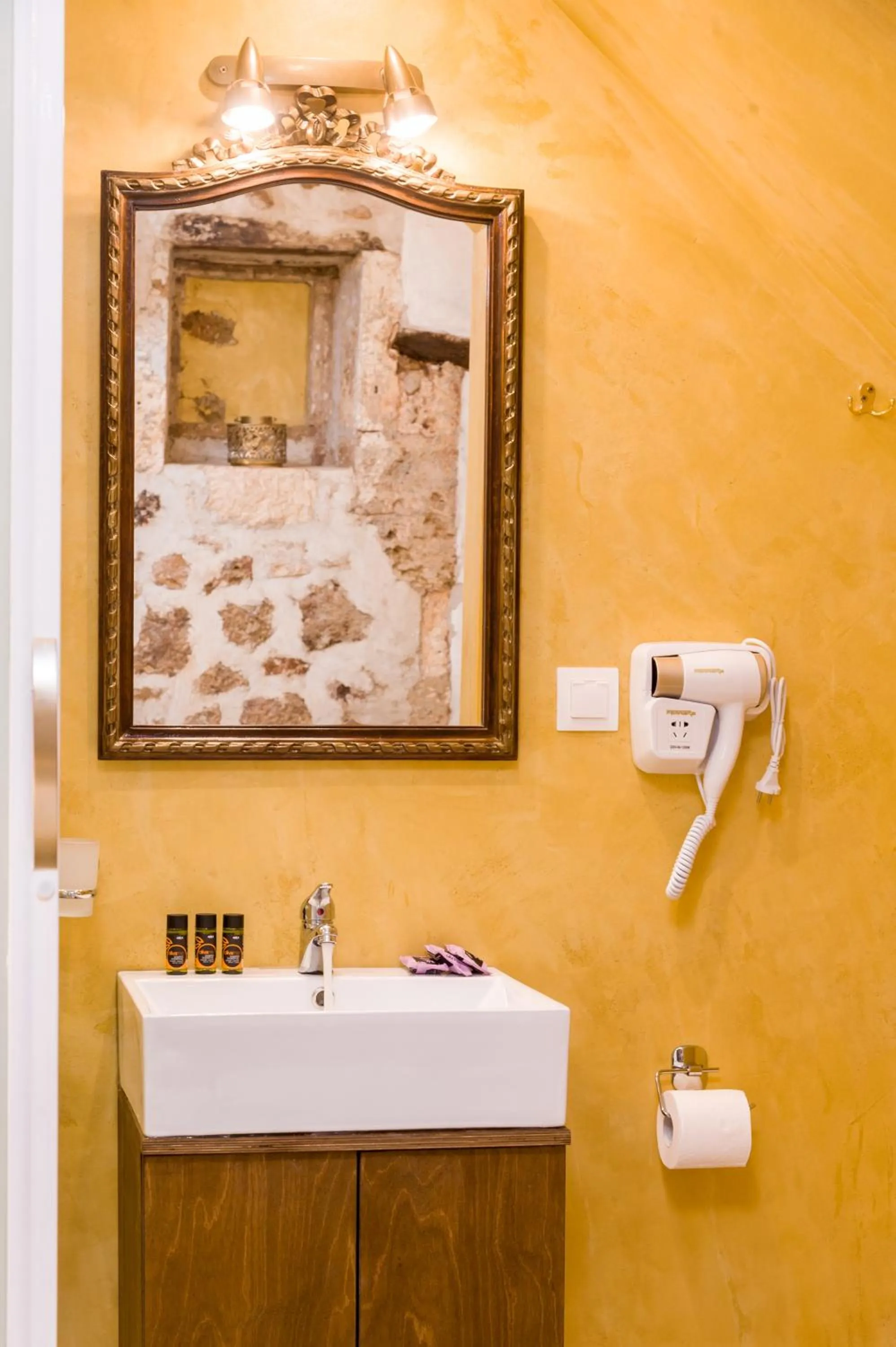 Bathroom in Hamam Suites Portou