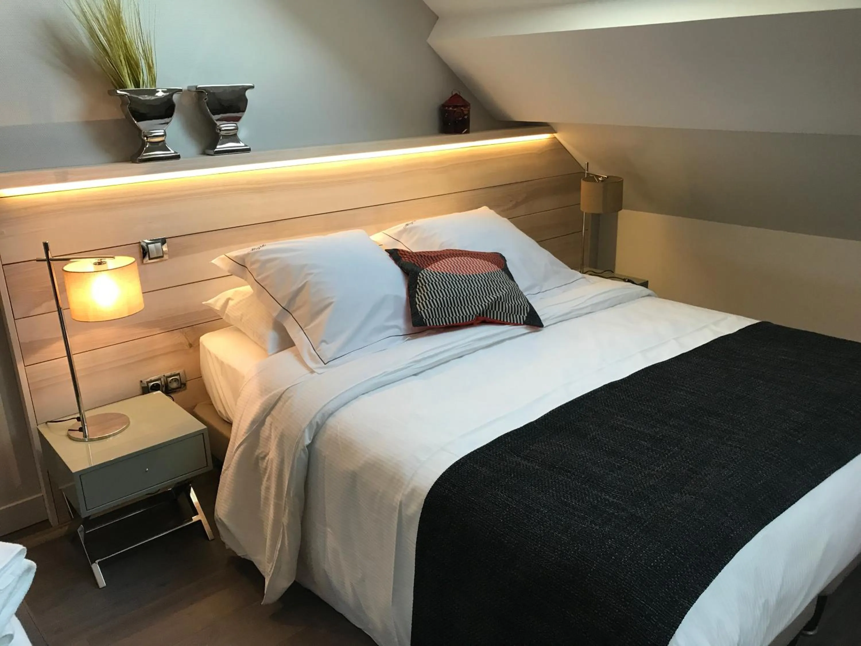 Bed in LOGIS Hotel-Restaurant Le Relais d'Aligre