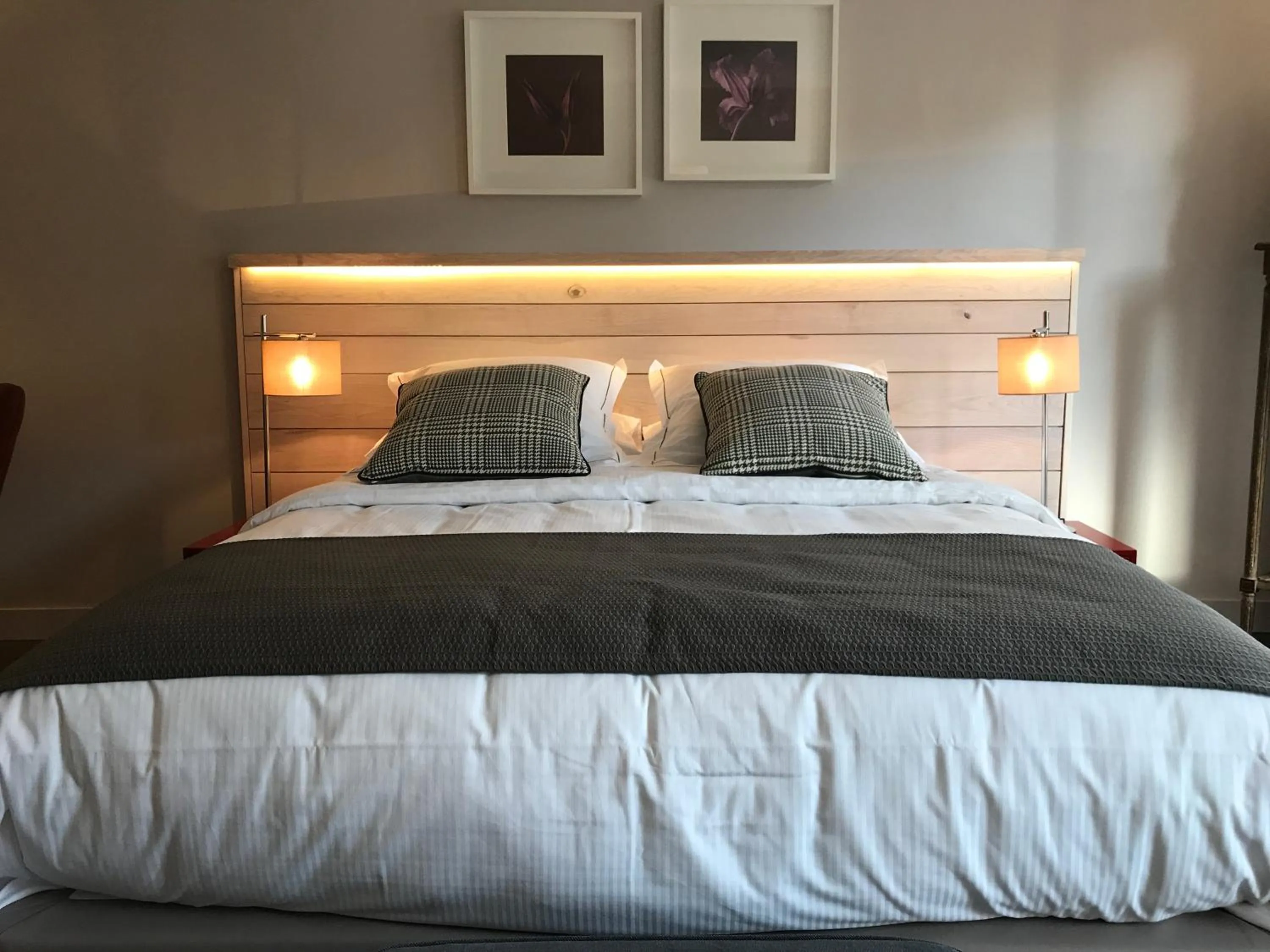 Bed in LOGIS Hotel-Restaurant Le Relais d'Aligre