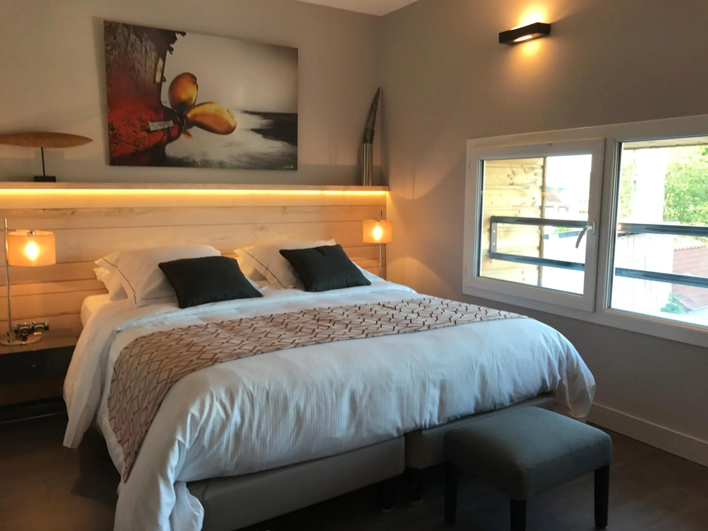 Bed in LOGIS Hotel-Restaurant Le Relais d'Aligre