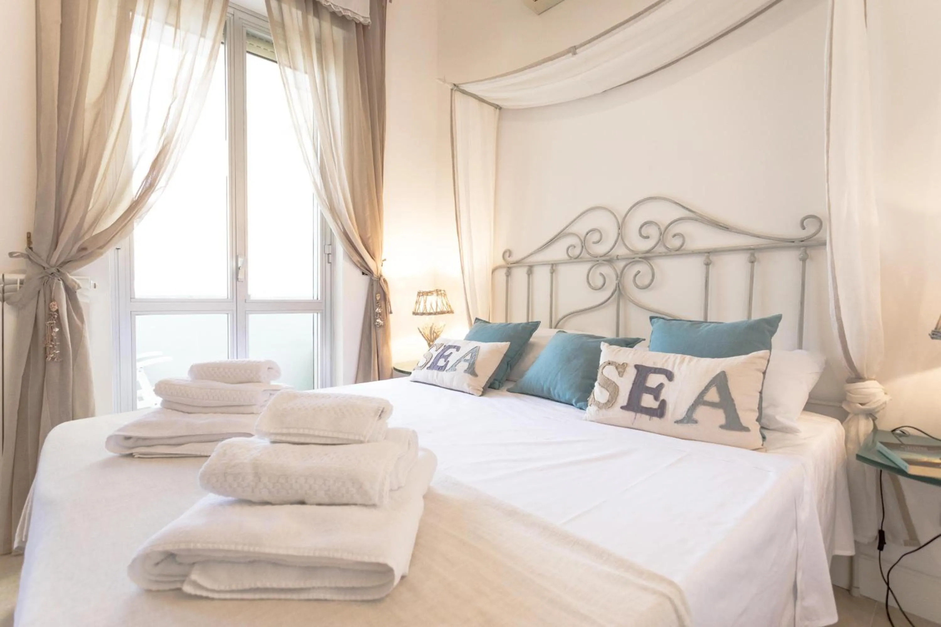 Bedroom, Bed in Gallipoli West Coast