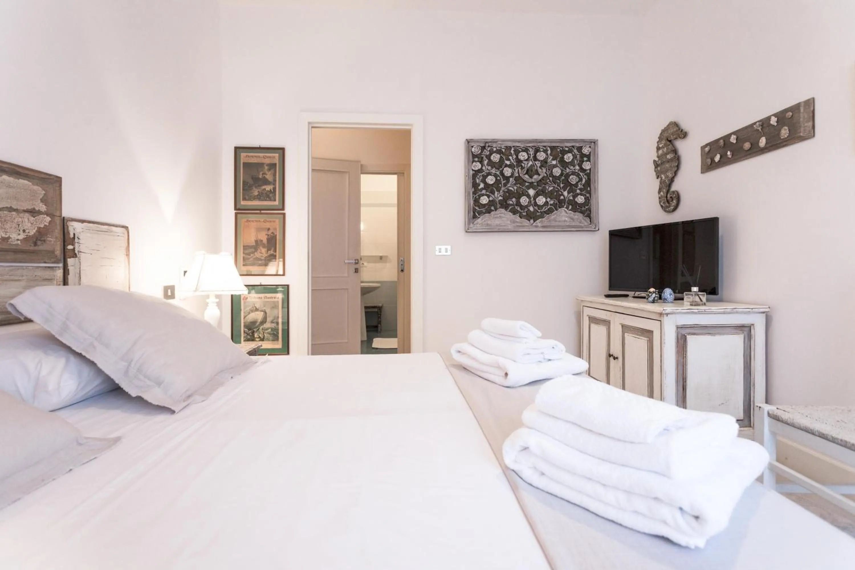 Bedroom, Bed in Gallipoli West Coast