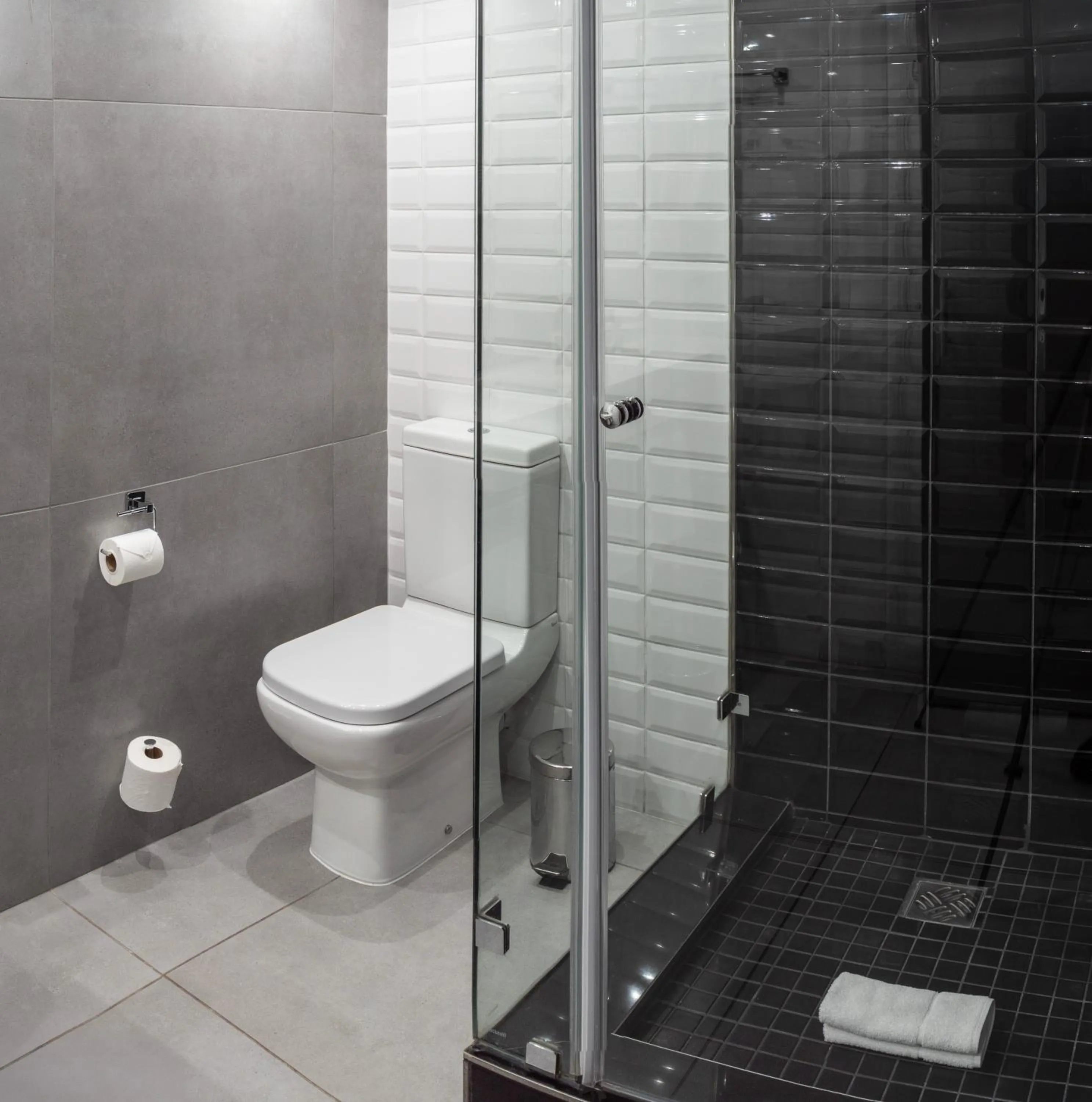 Shower in ONOMO Hotel Johannesburg Sandton