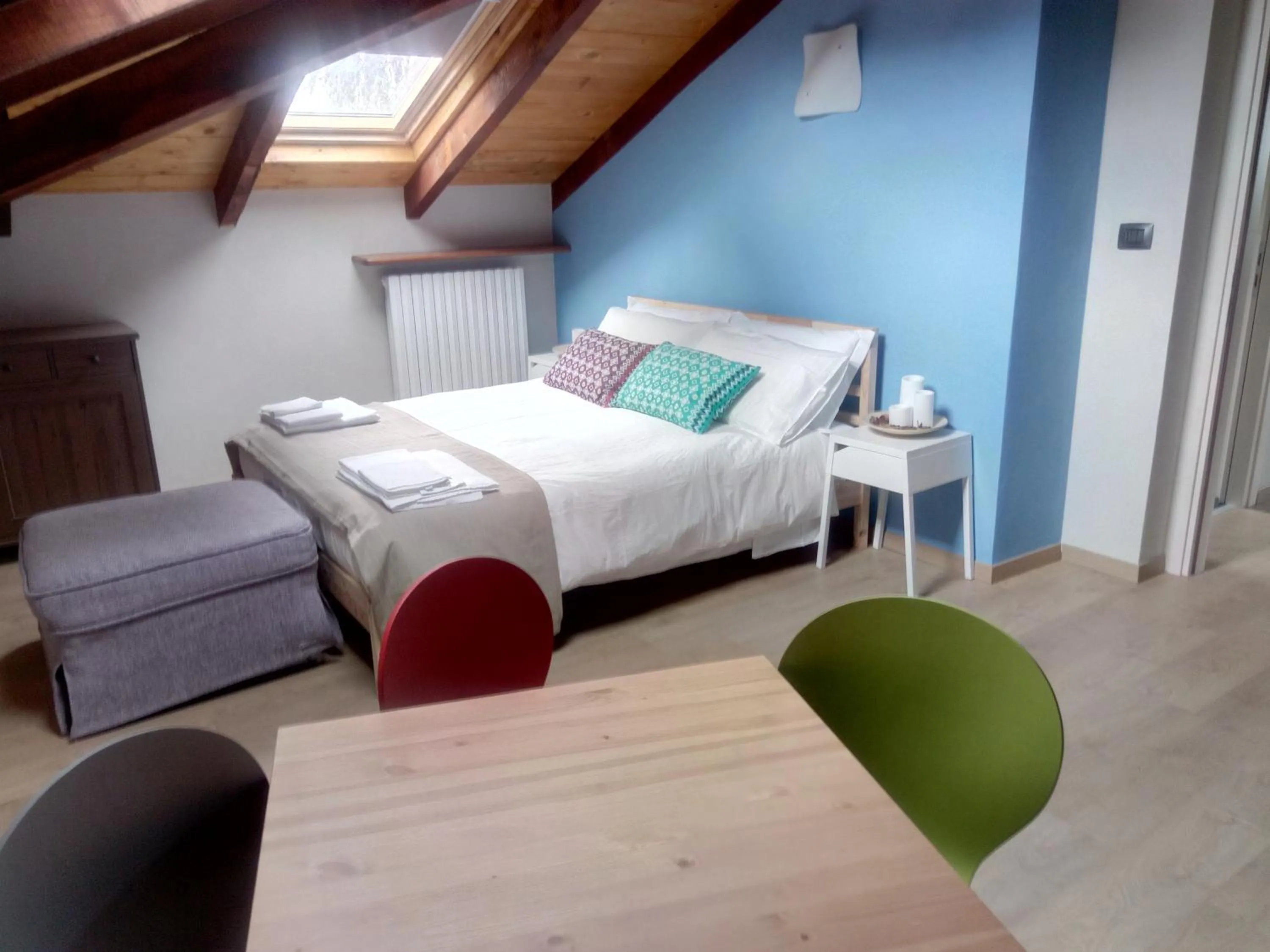 Seating area, Bed in B&B Casa Danoi