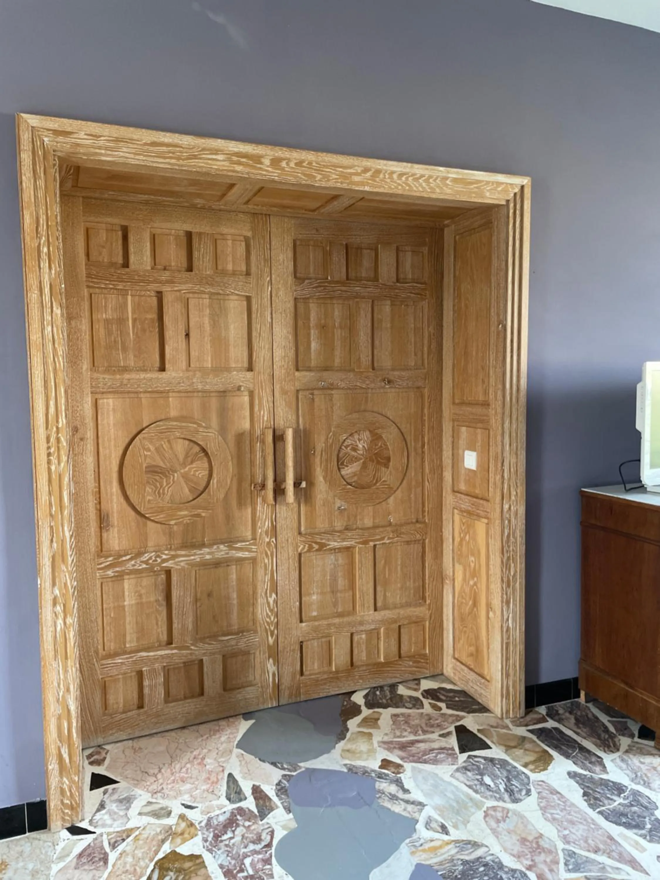 Decorative detail in Le Jardin de LaCoste