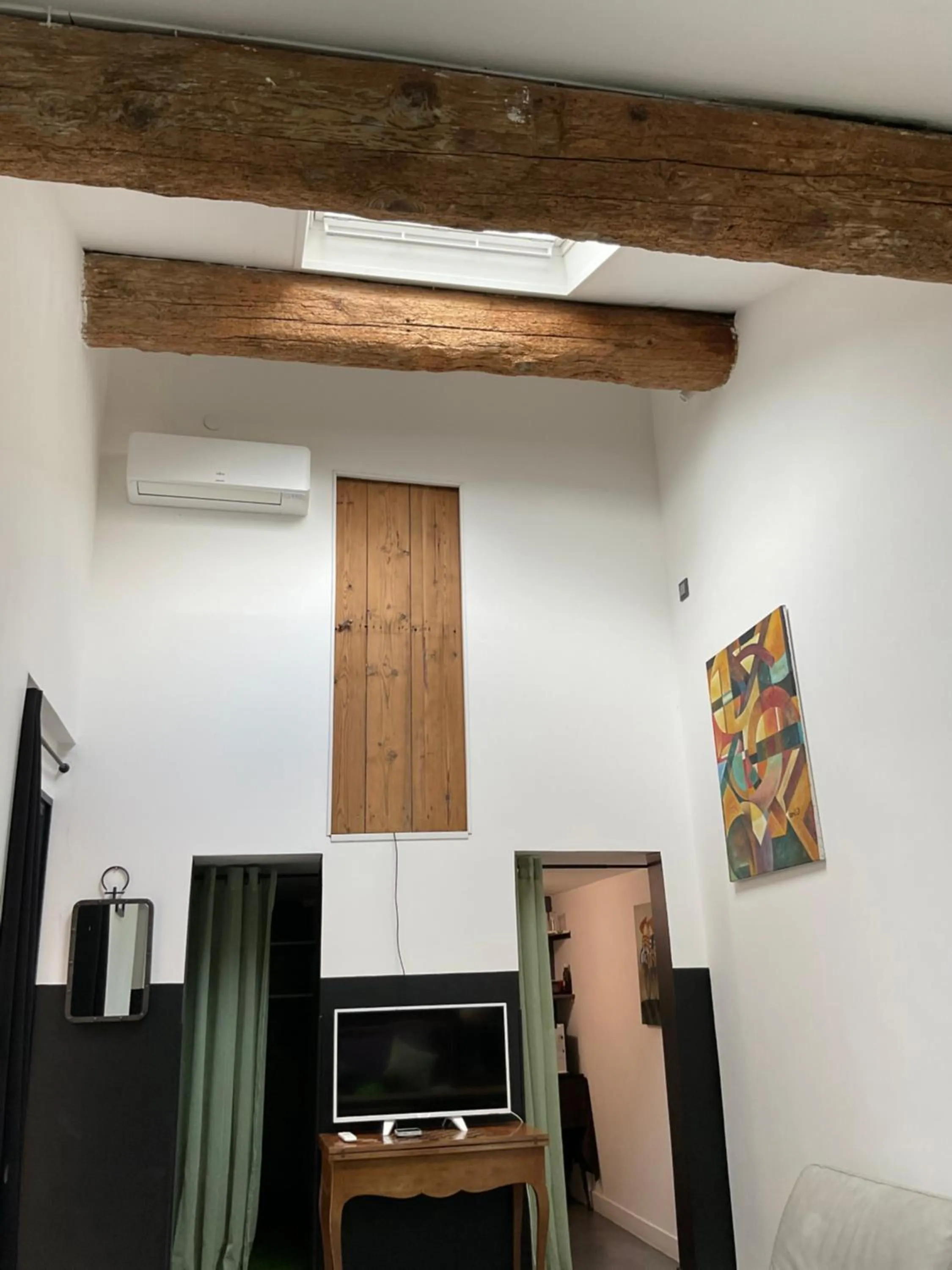 Photo of the whole room in Le Jardin de LaCoste