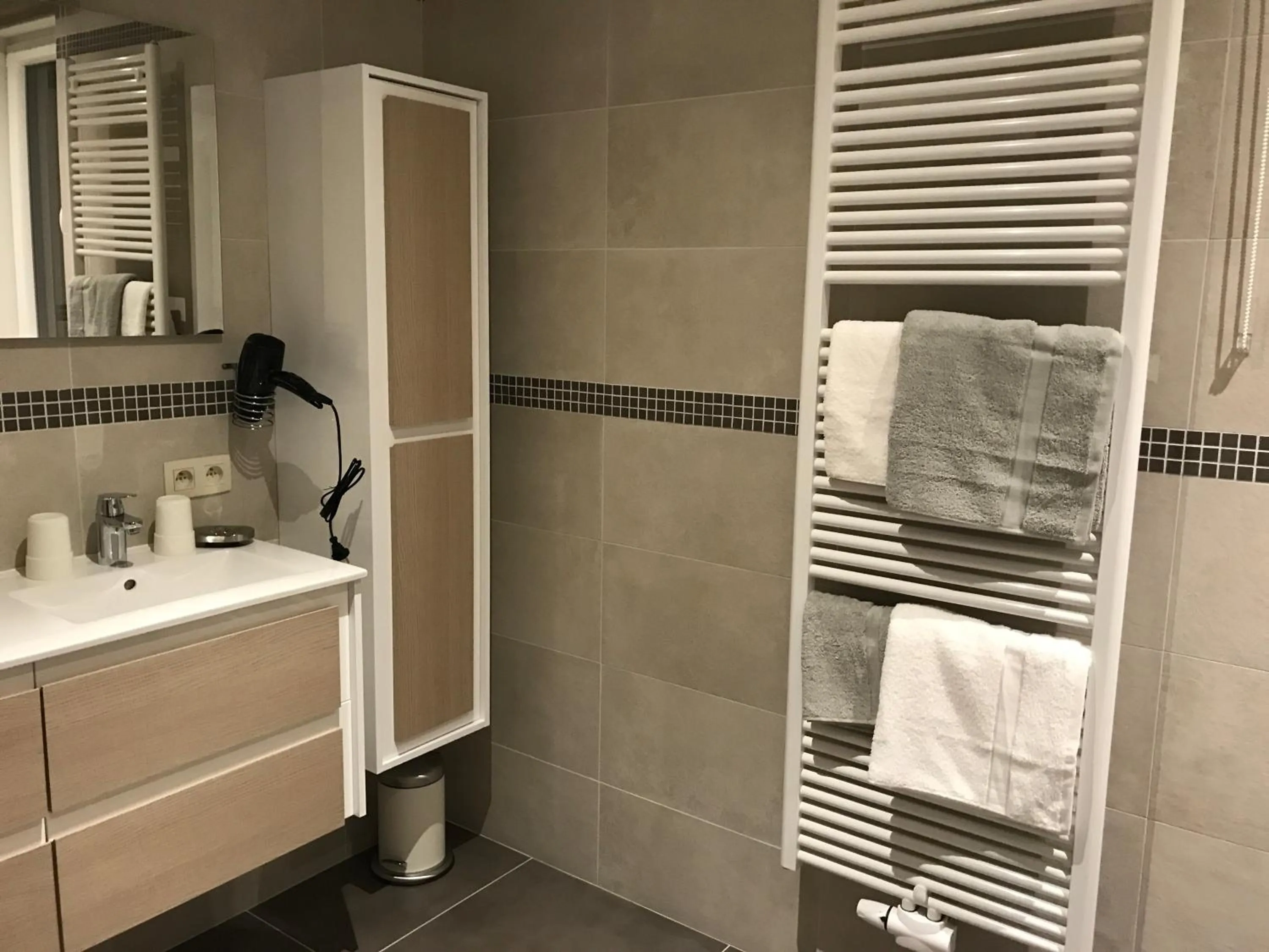 Bathroom in La Colombe