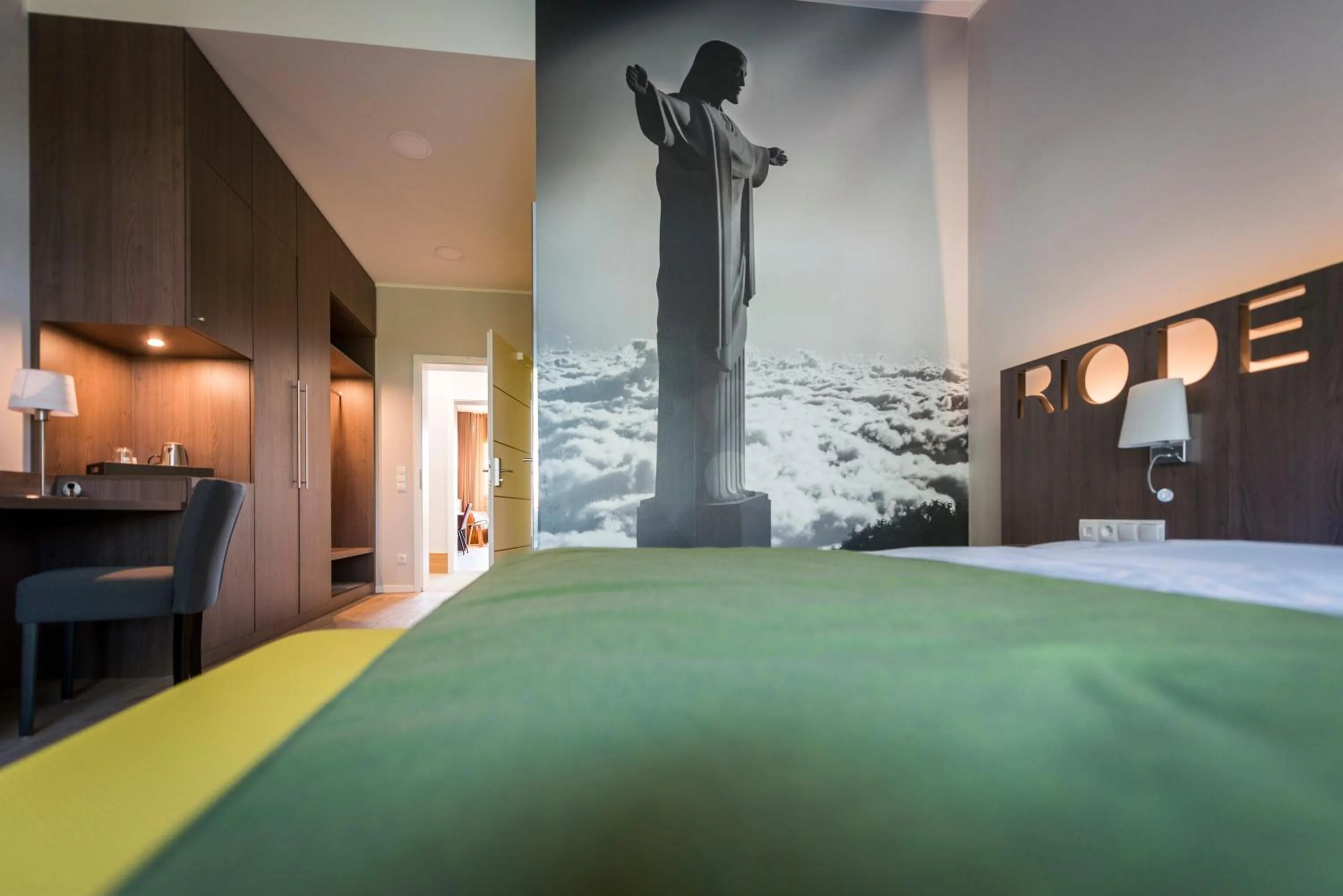 Photo of the whole room, Bed in Gästehaus der zvoove Akademie