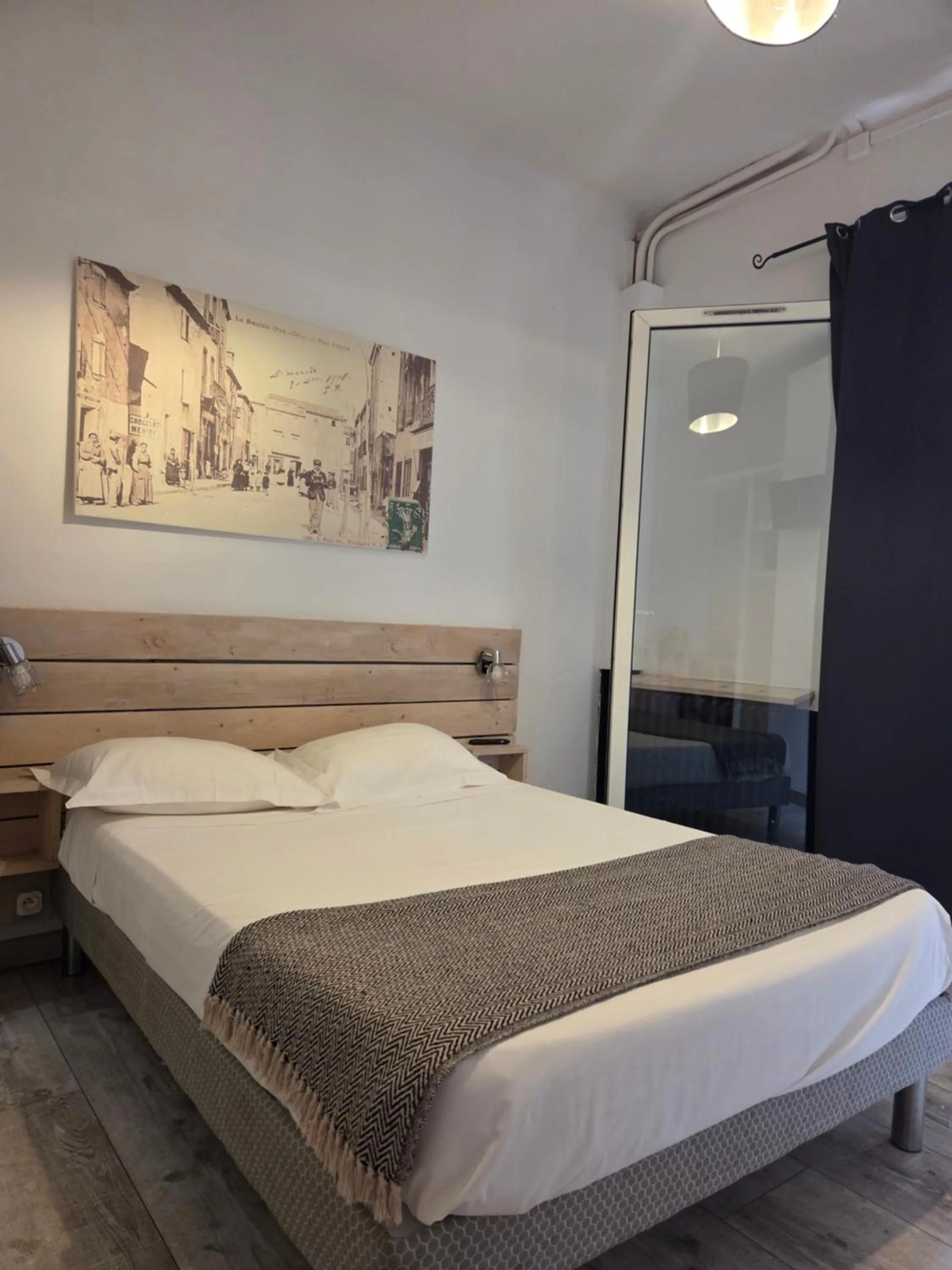 Bed in Hotel Le Centre