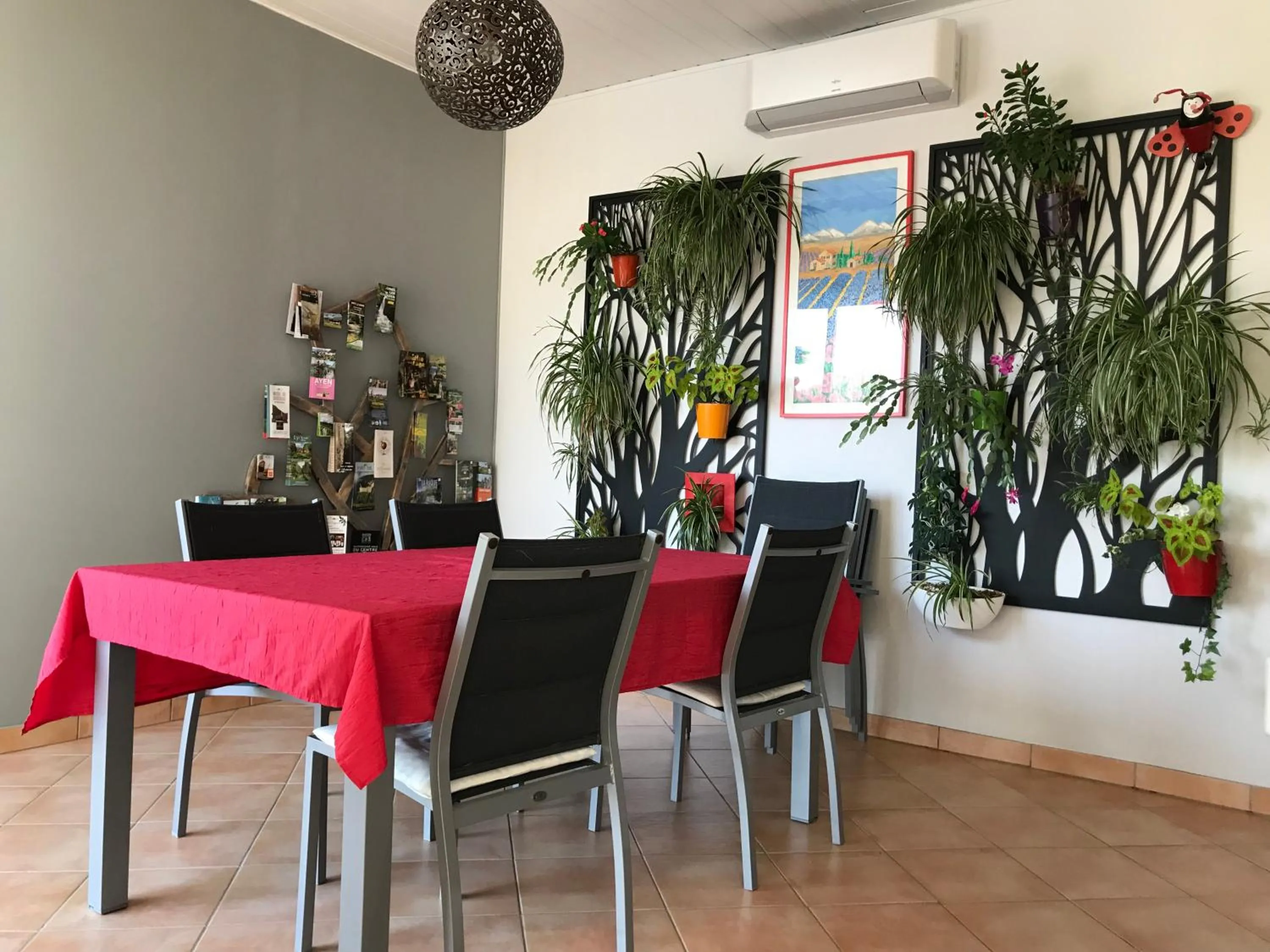 Restaurant/places to eat in Escale en Correze