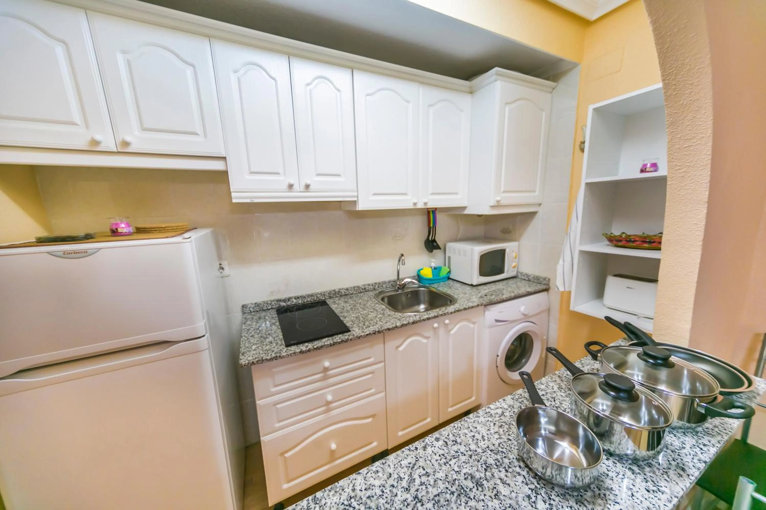 Kitchen or kitchenette in Homely Apartments Calle Apolo