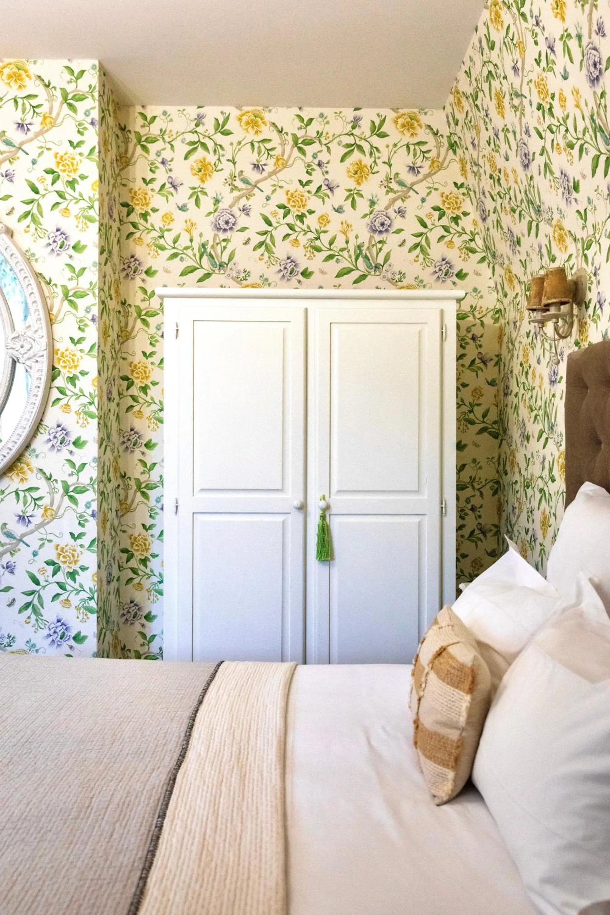 Bed in Hôtel du Mail