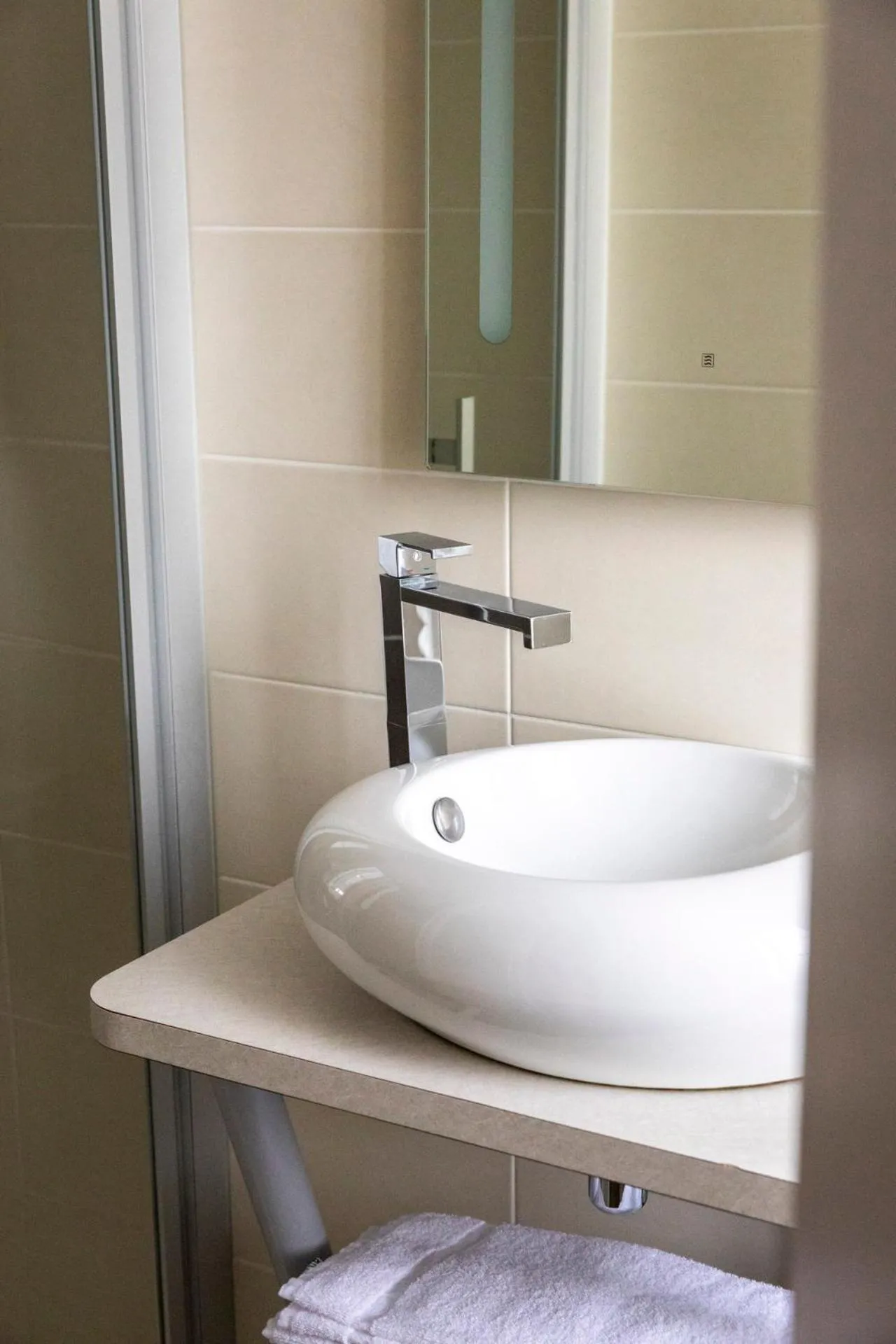 Shower in Hôtel du Mail