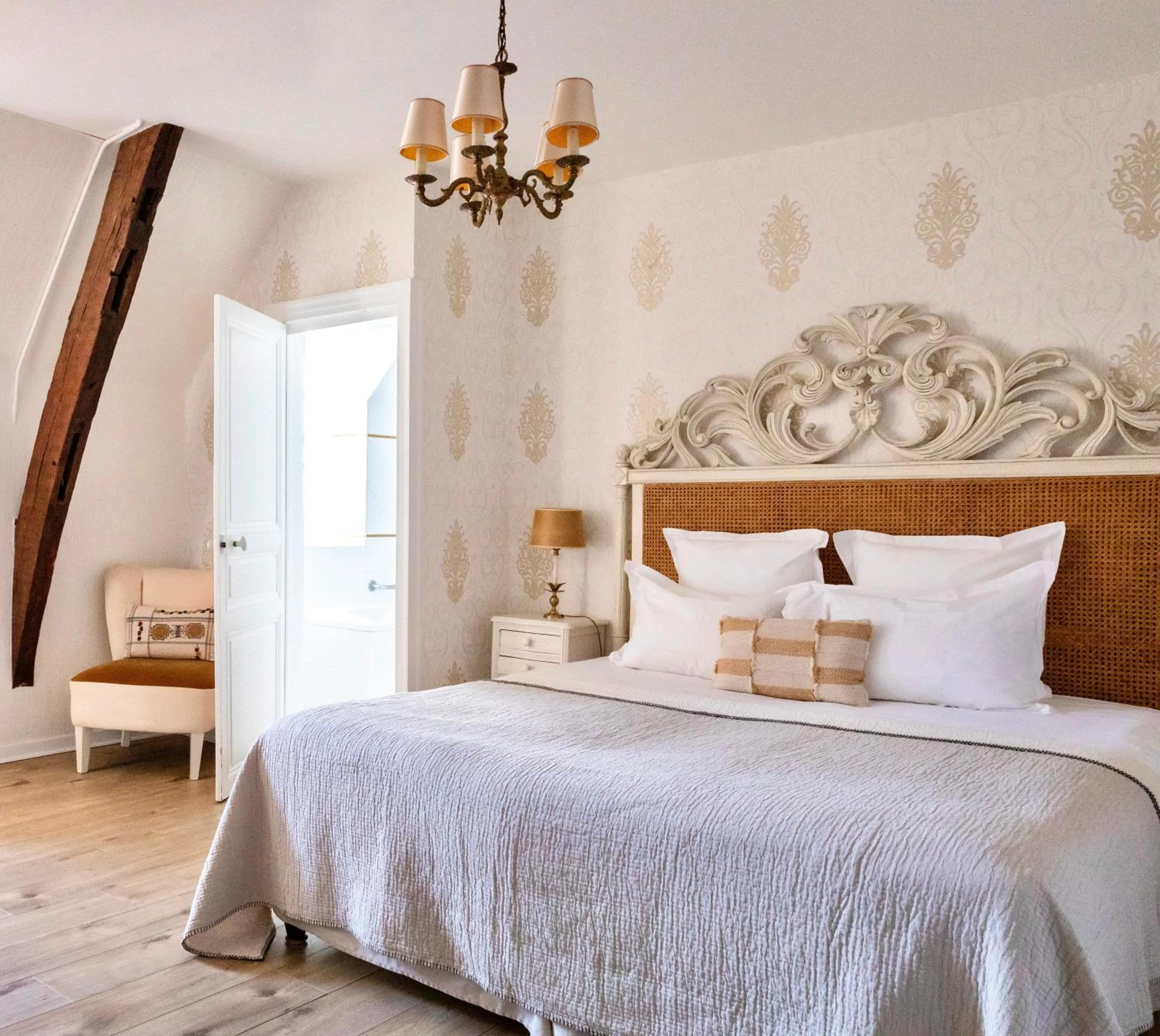 Bed in Hôtel du Mail