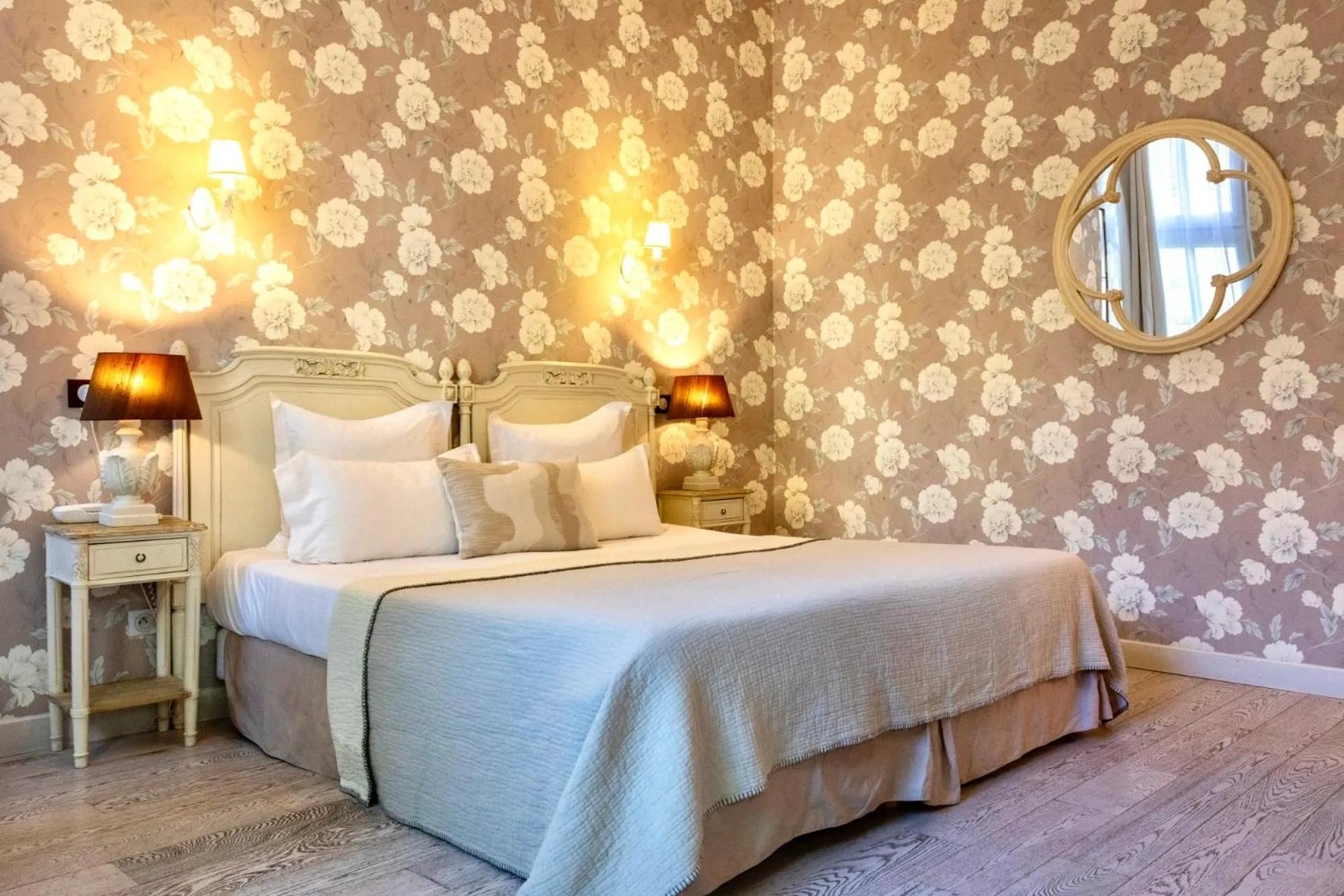 Bed in Hôtel du Mail