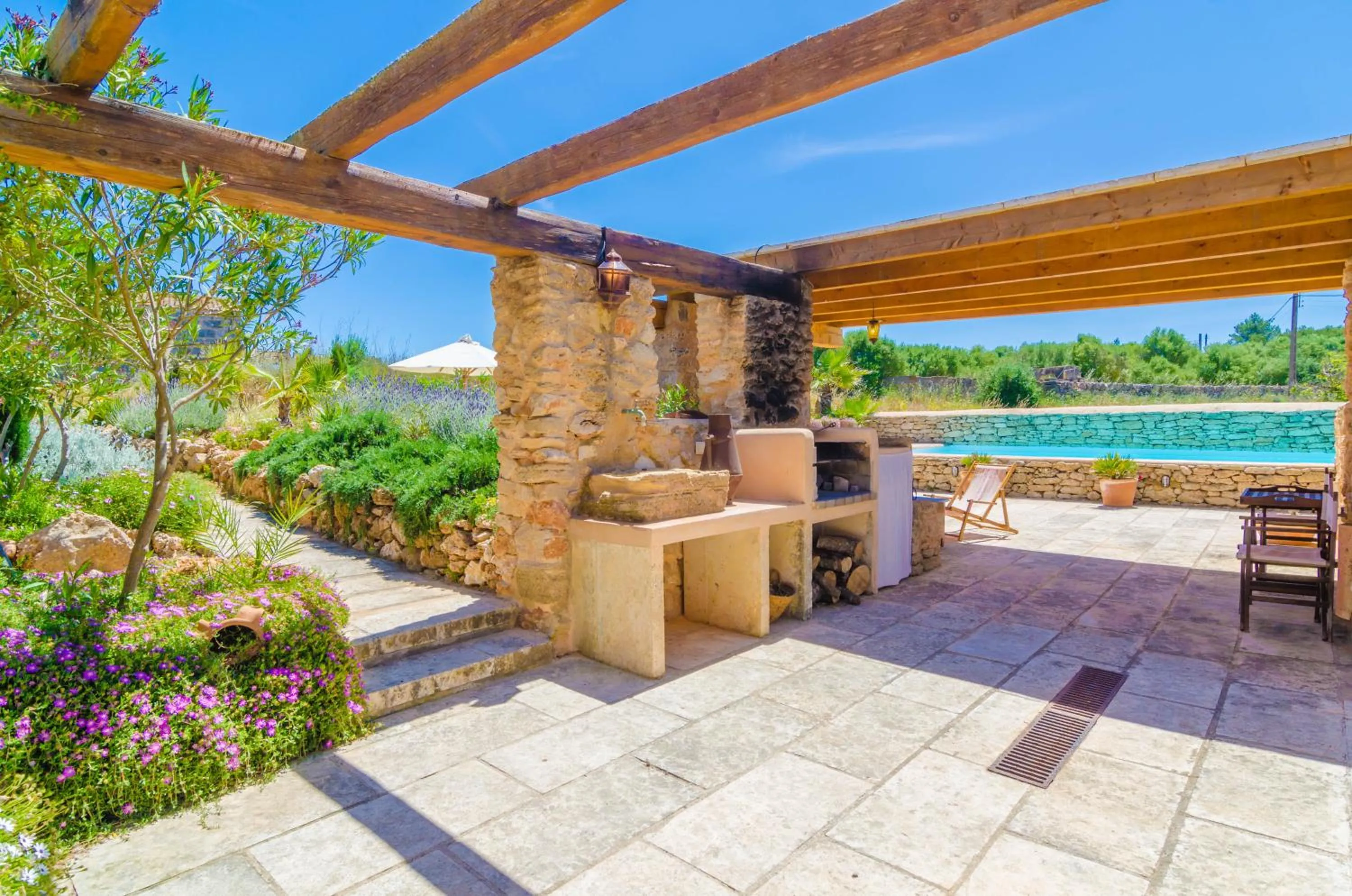 BBQ facilities in Villa Es Molí­ Des Trenc