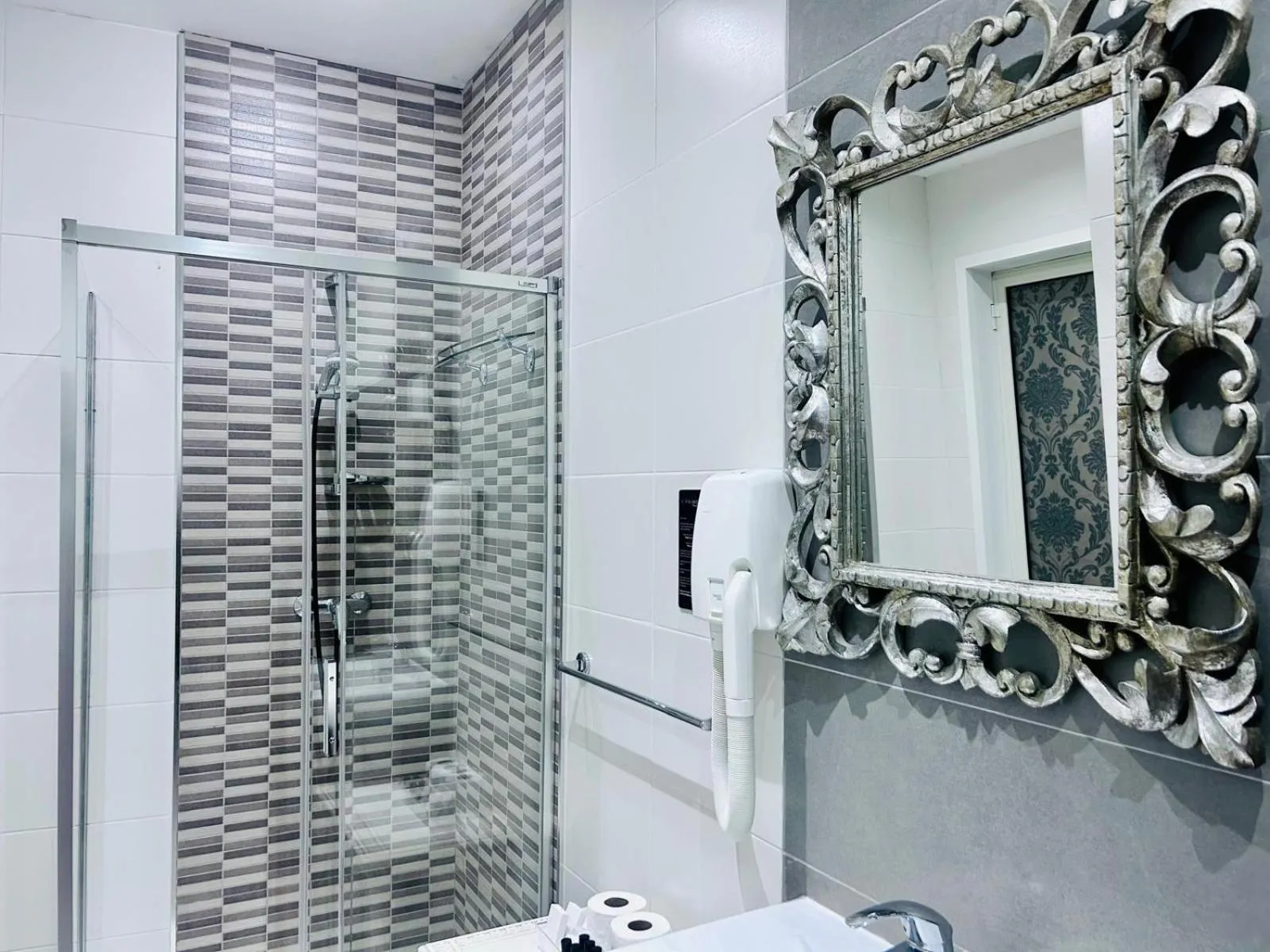 Shower in Casa Birmula Boutique Hotel