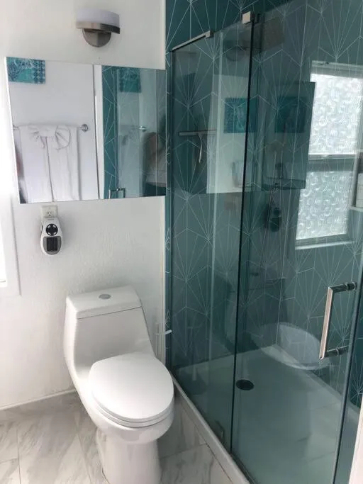 Shower in Casa Pacifica - BBQ, Firepit, Walk to tons of fun places