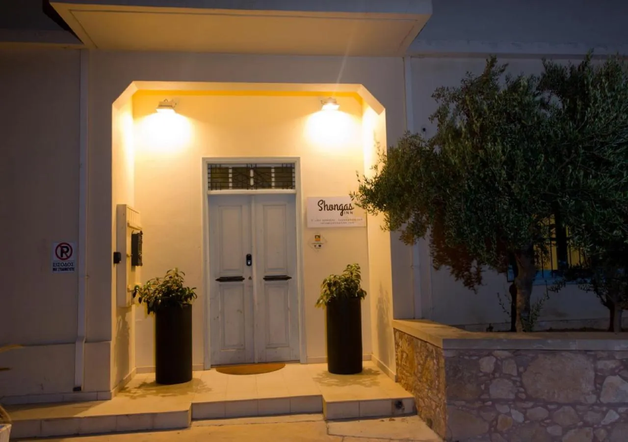 Facade/entrance in Shongas Inn