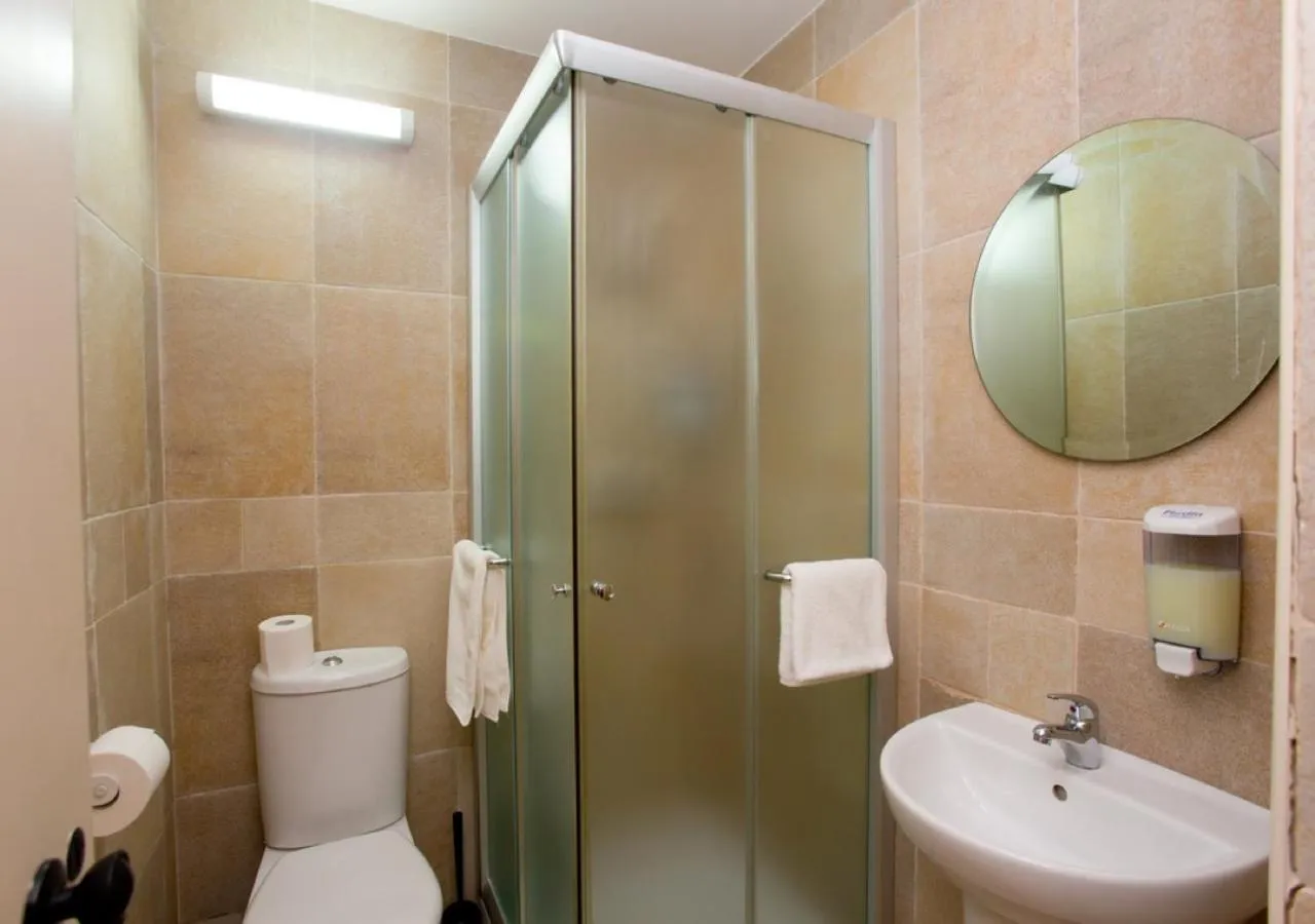 Bathroom in Shongas Inn