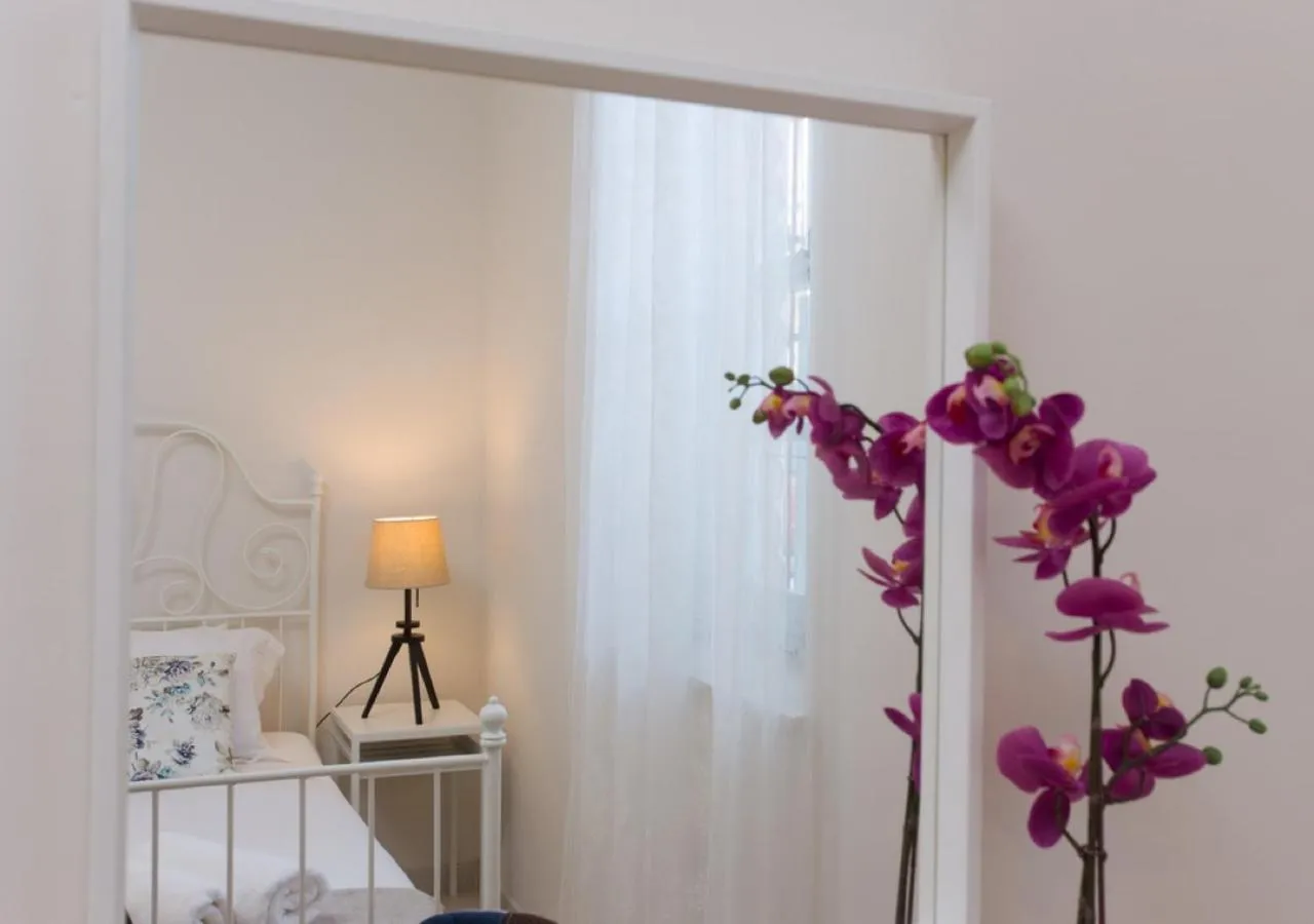 Decorative detail in Shongas Inn