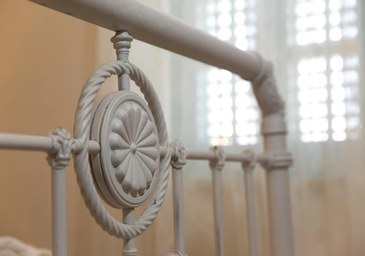 Decorative detail in Shongas Inn