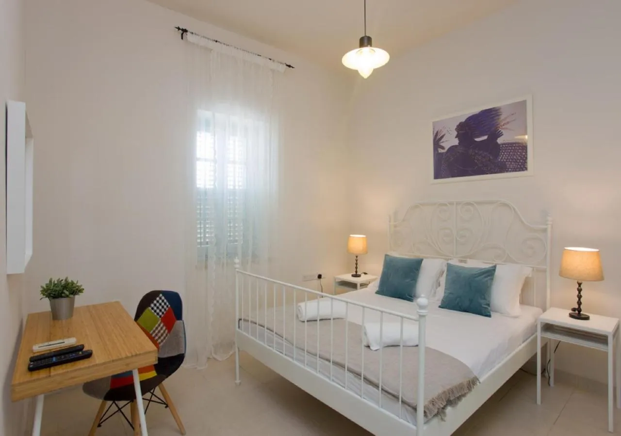 Bedroom in Shongas Inn