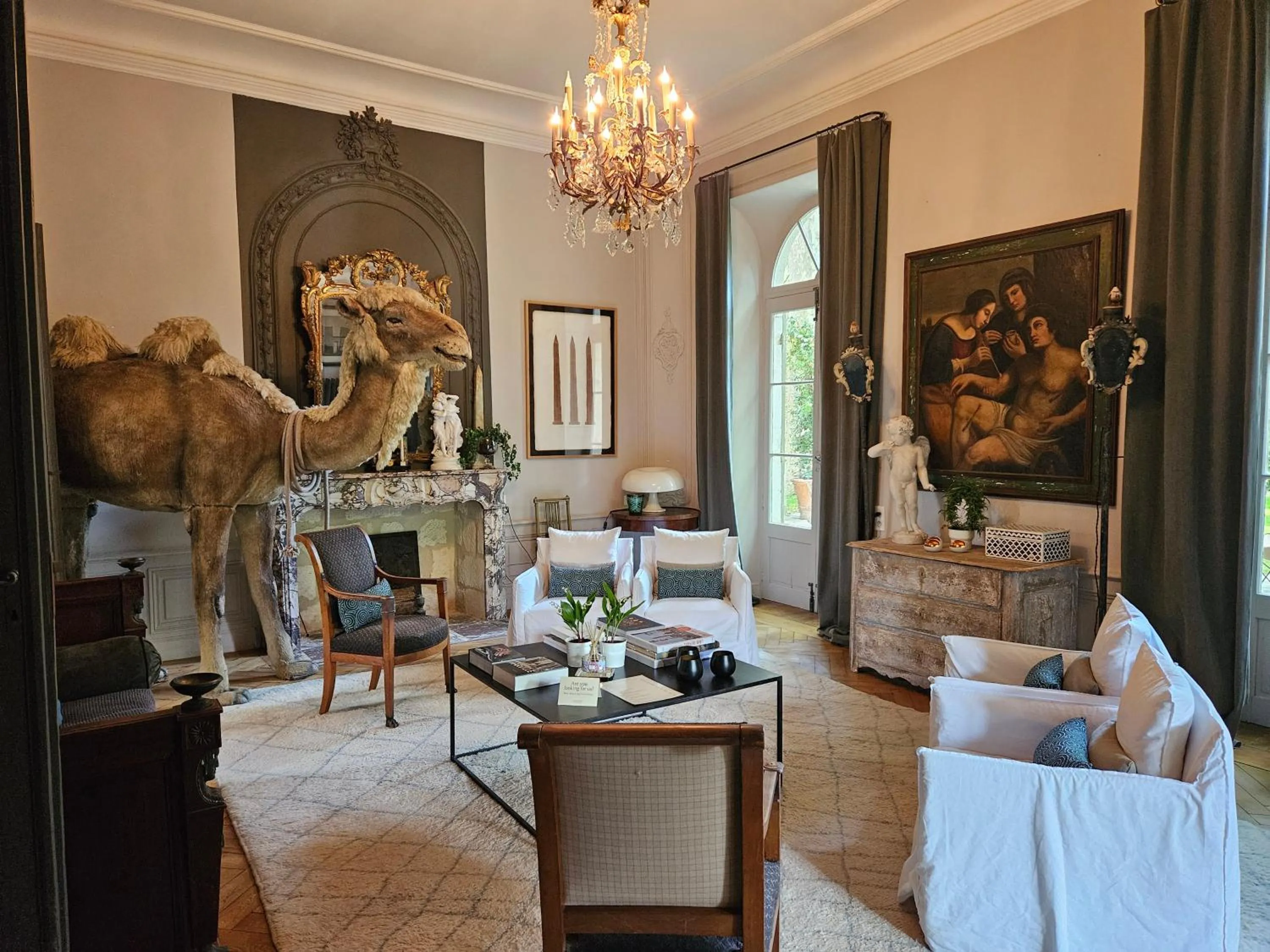 Living room in La Divine Comédie-Suites Deluxe