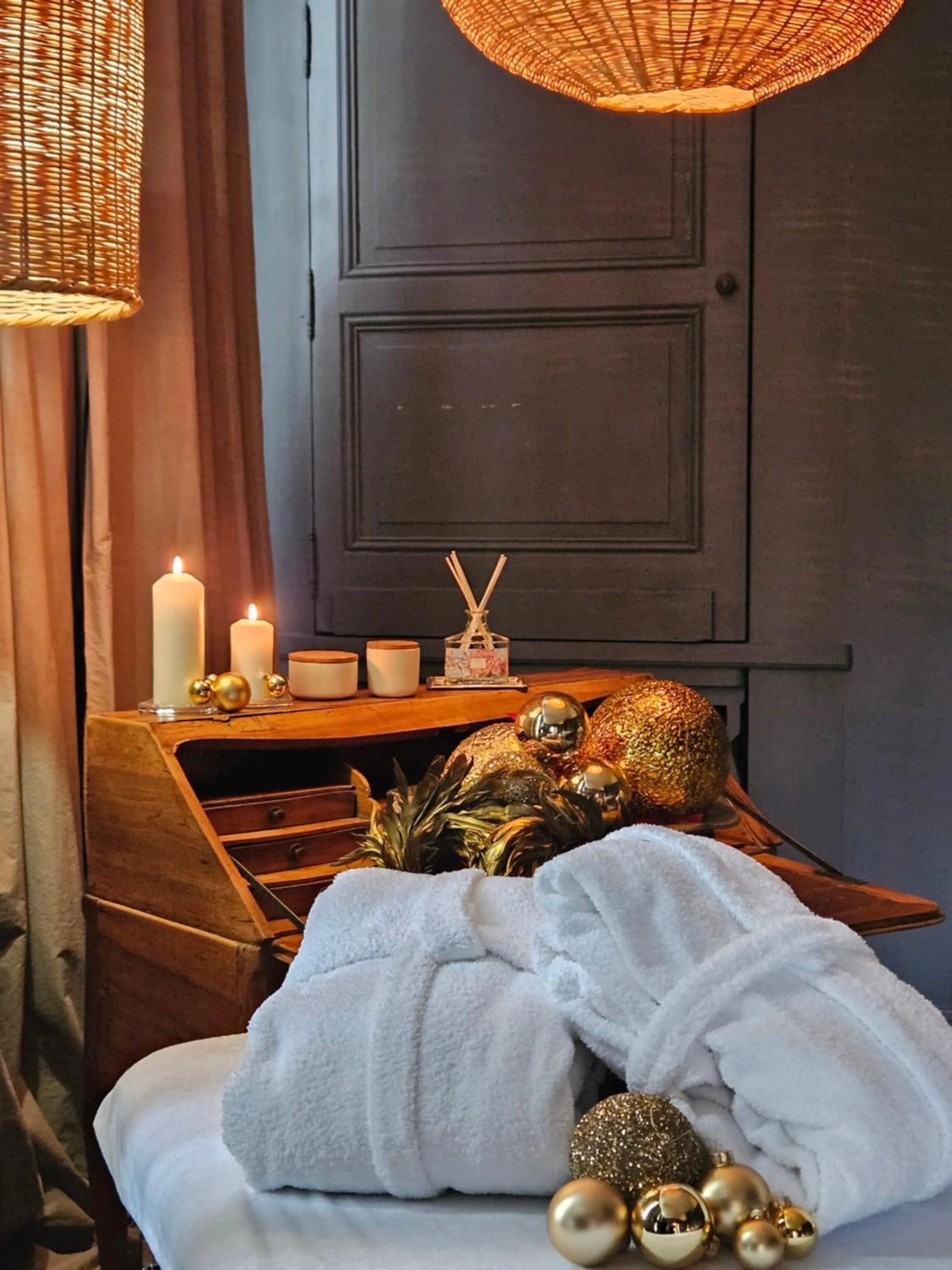 Massage, Bed in La Divine Comédie-Suites Deluxe