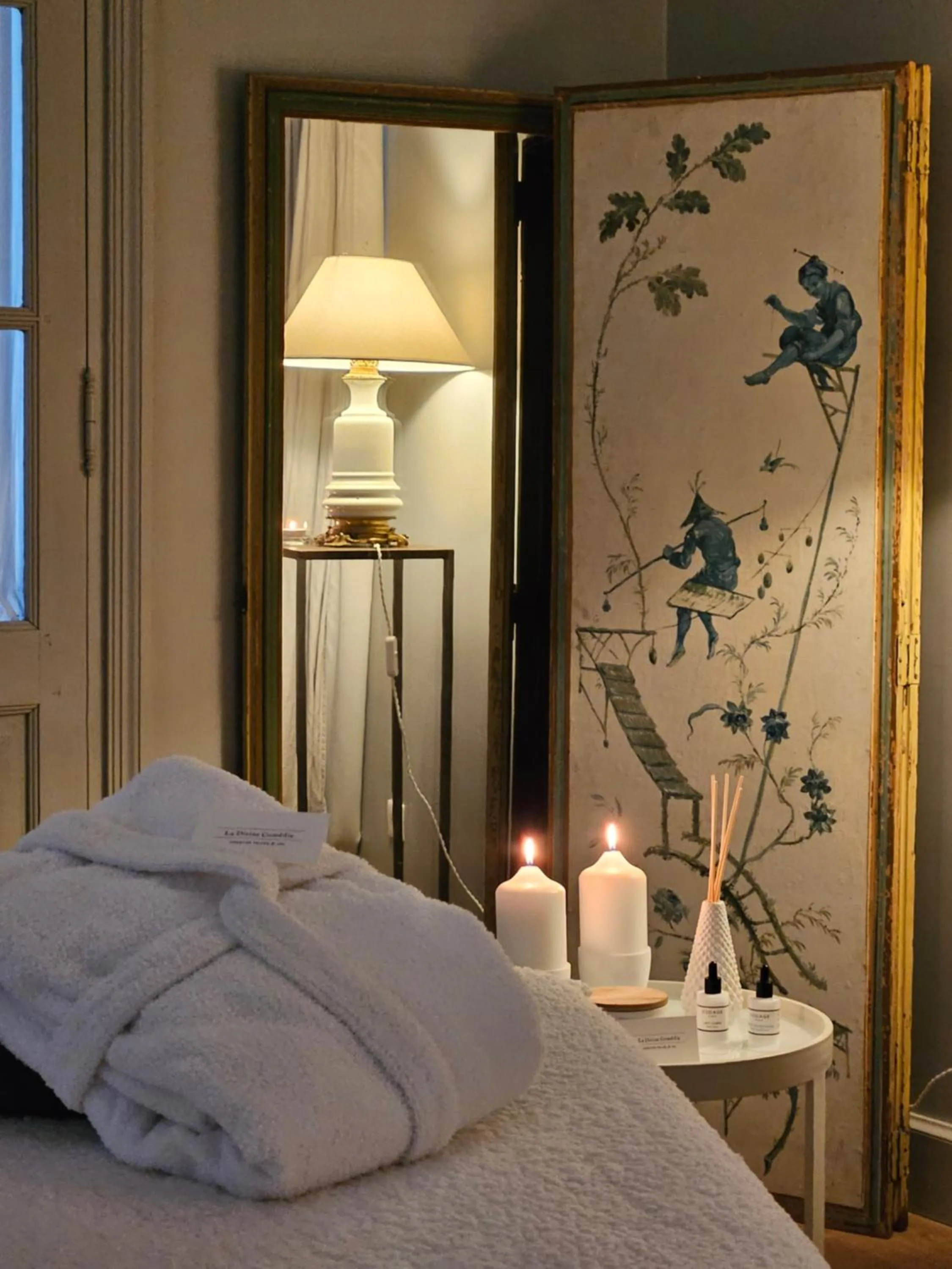 Massage, Bed in La Divine Comédie-Suites Deluxe