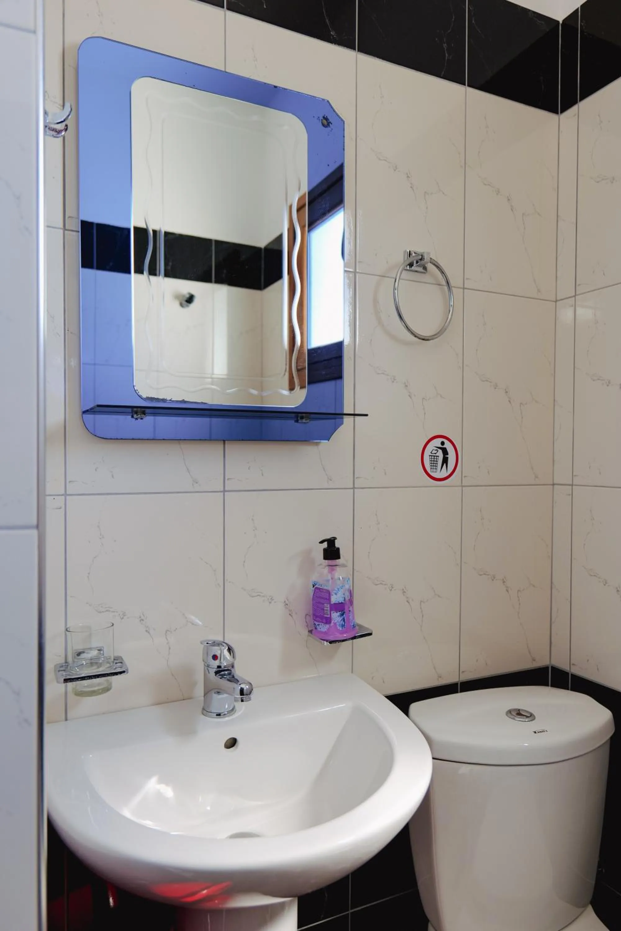 Shower in Vila Shpetimi