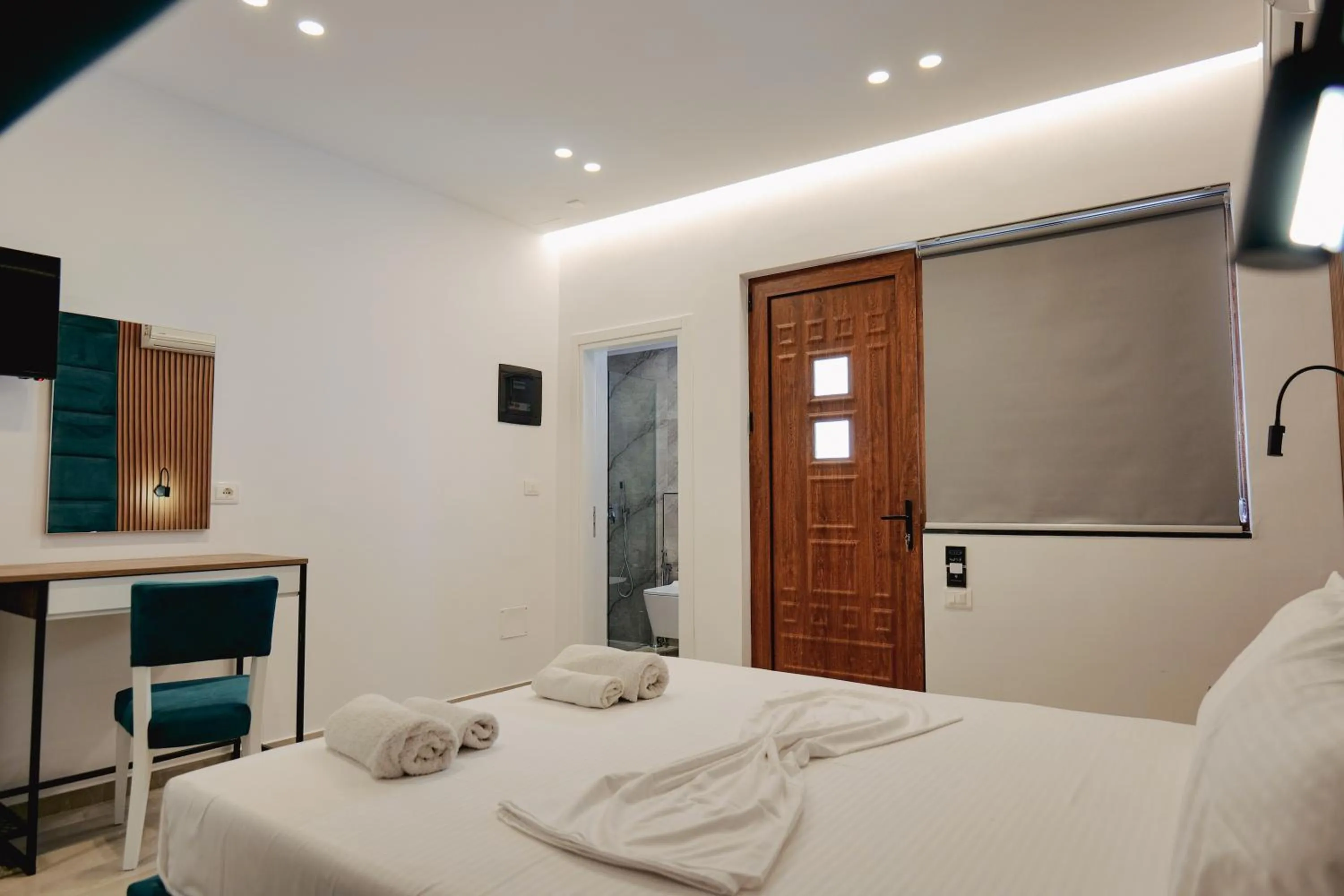 Photo of the whole room, Bed in Vila Shpetimi