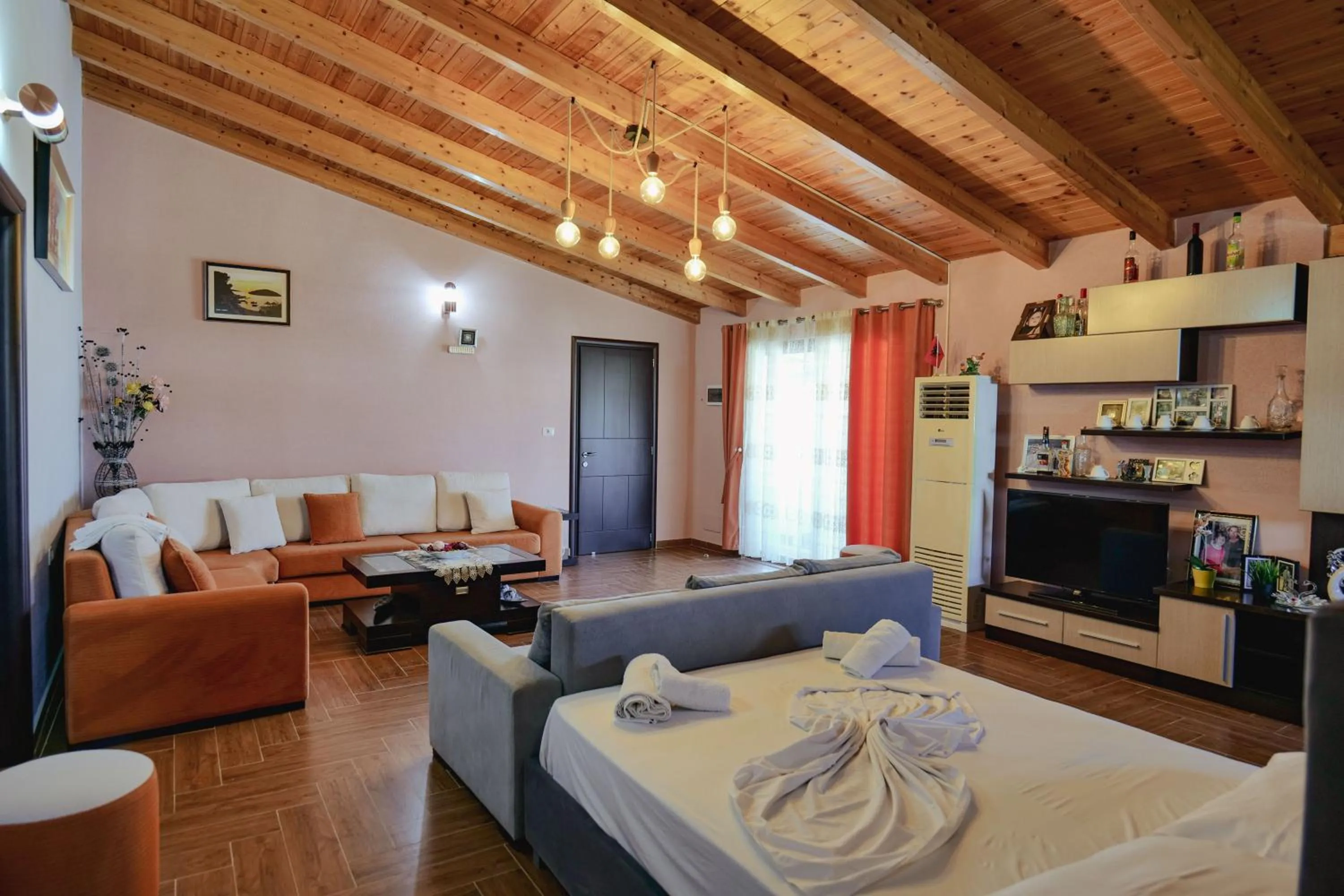 Kitchen or kitchenette in Vila Shpetimi