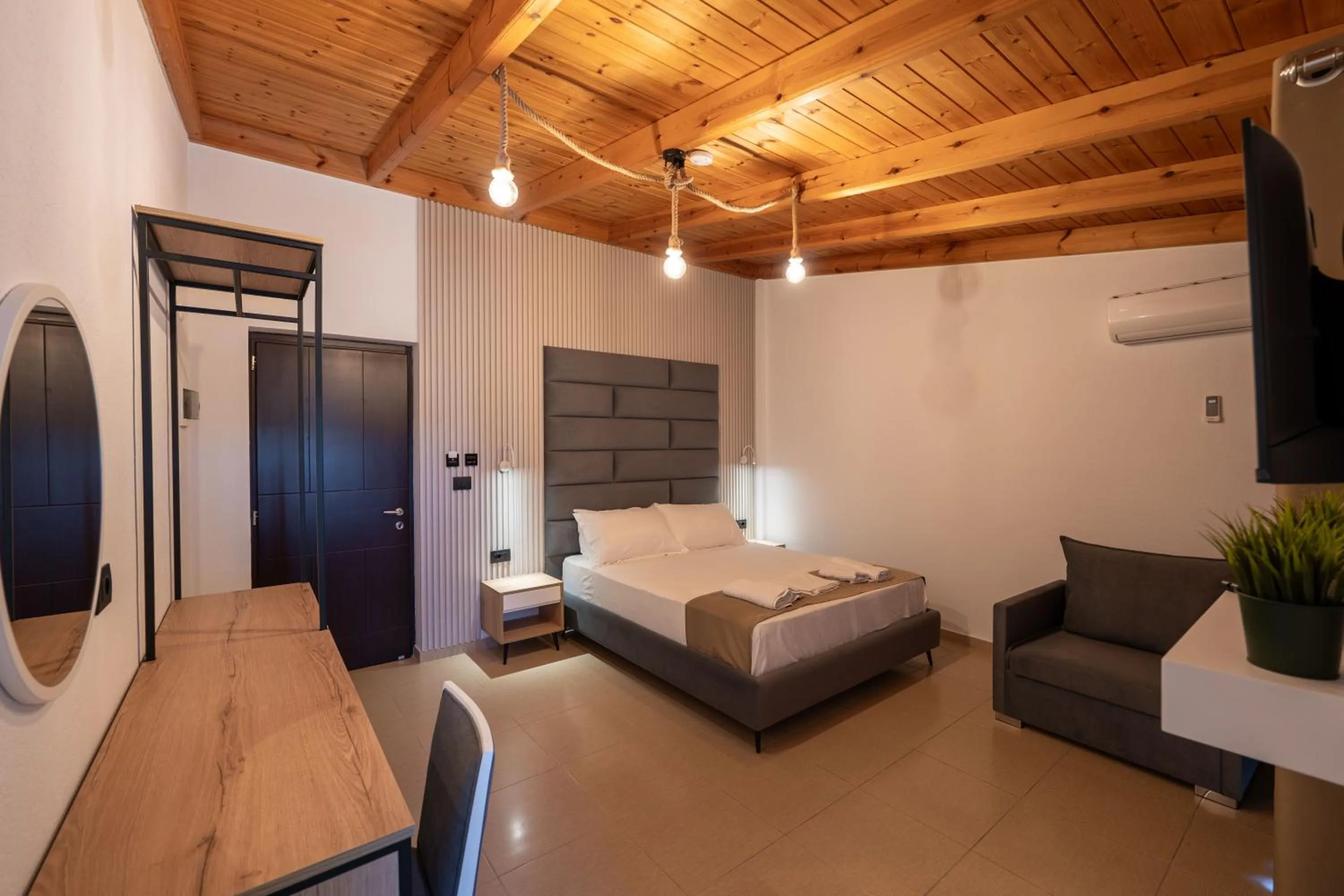 Photo of the whole room, Bed in Vila Shpetimi