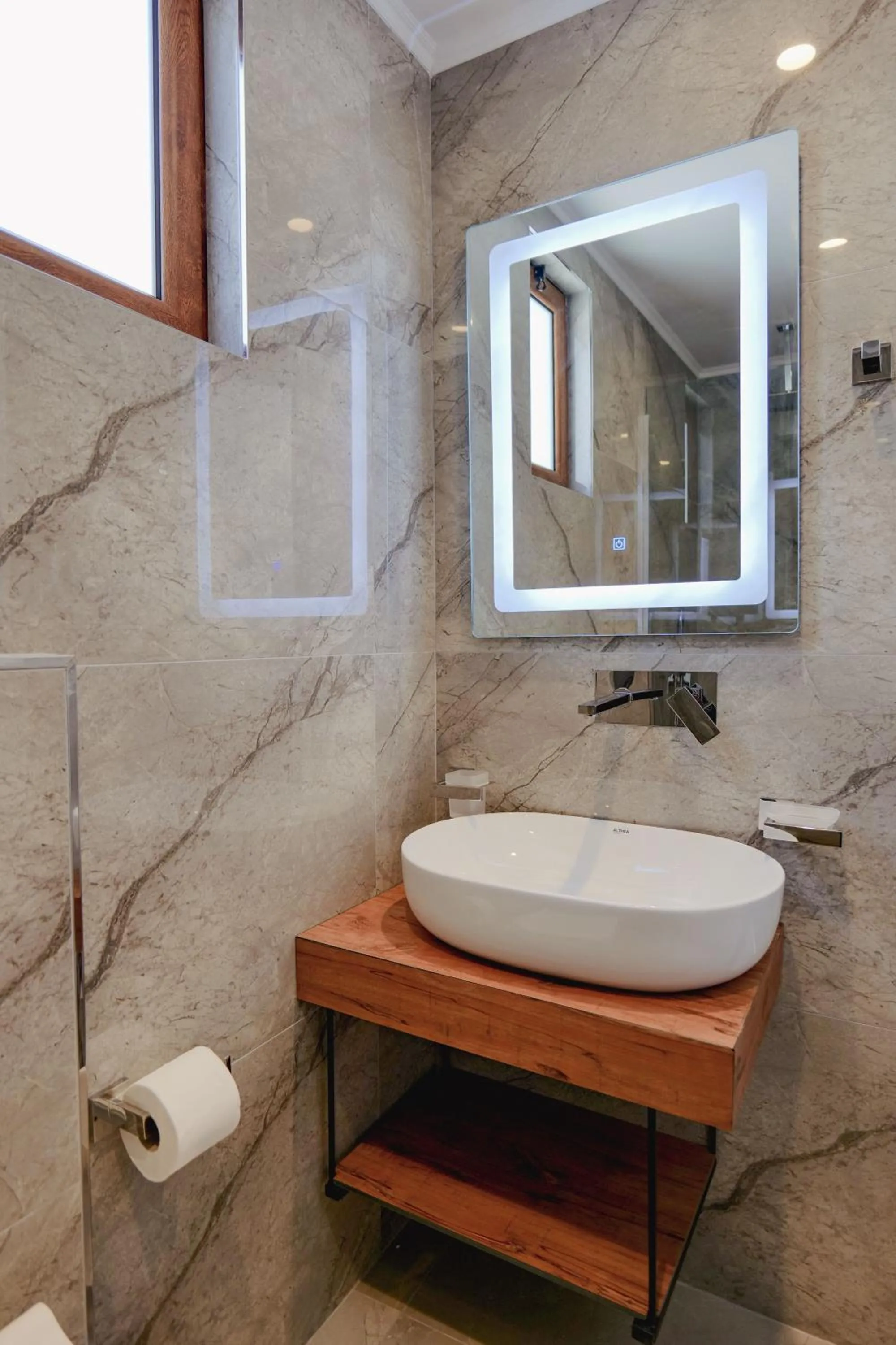 Toilet in Vila Shpetimi