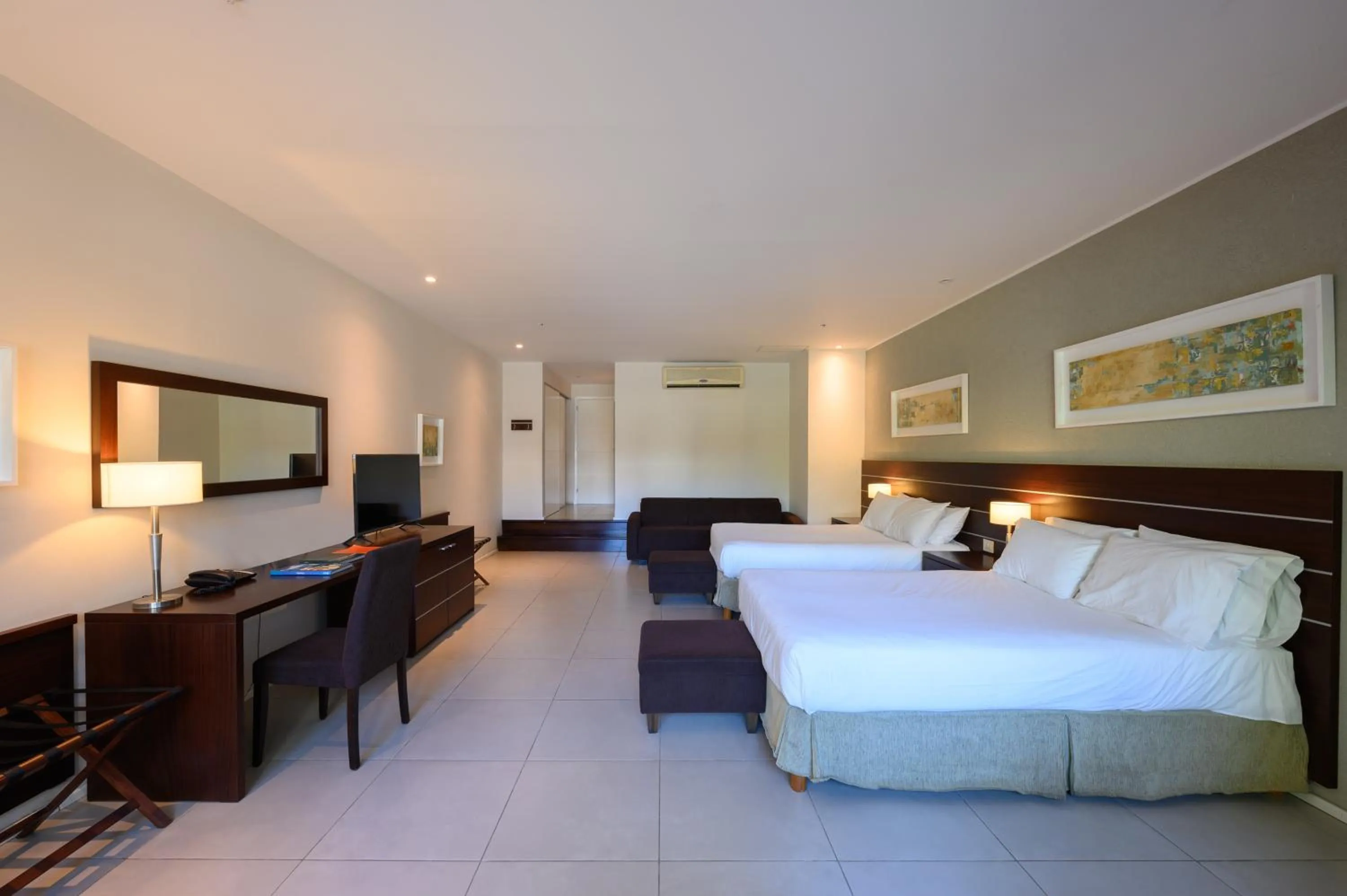 Photo of the whole room in Orfeo Suites Cordoba