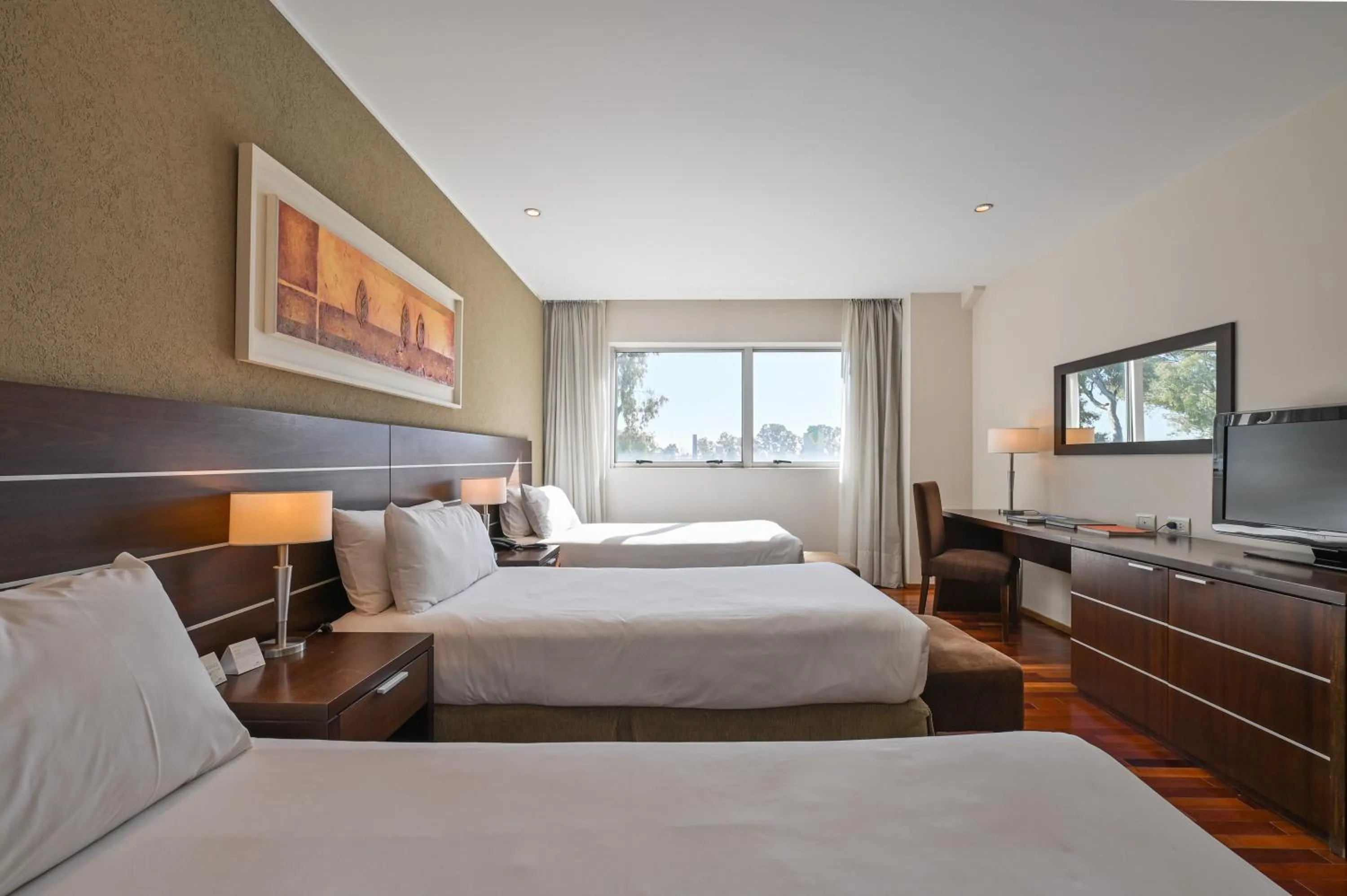 Photo of the whole room in Orfeo Suites Cordoba