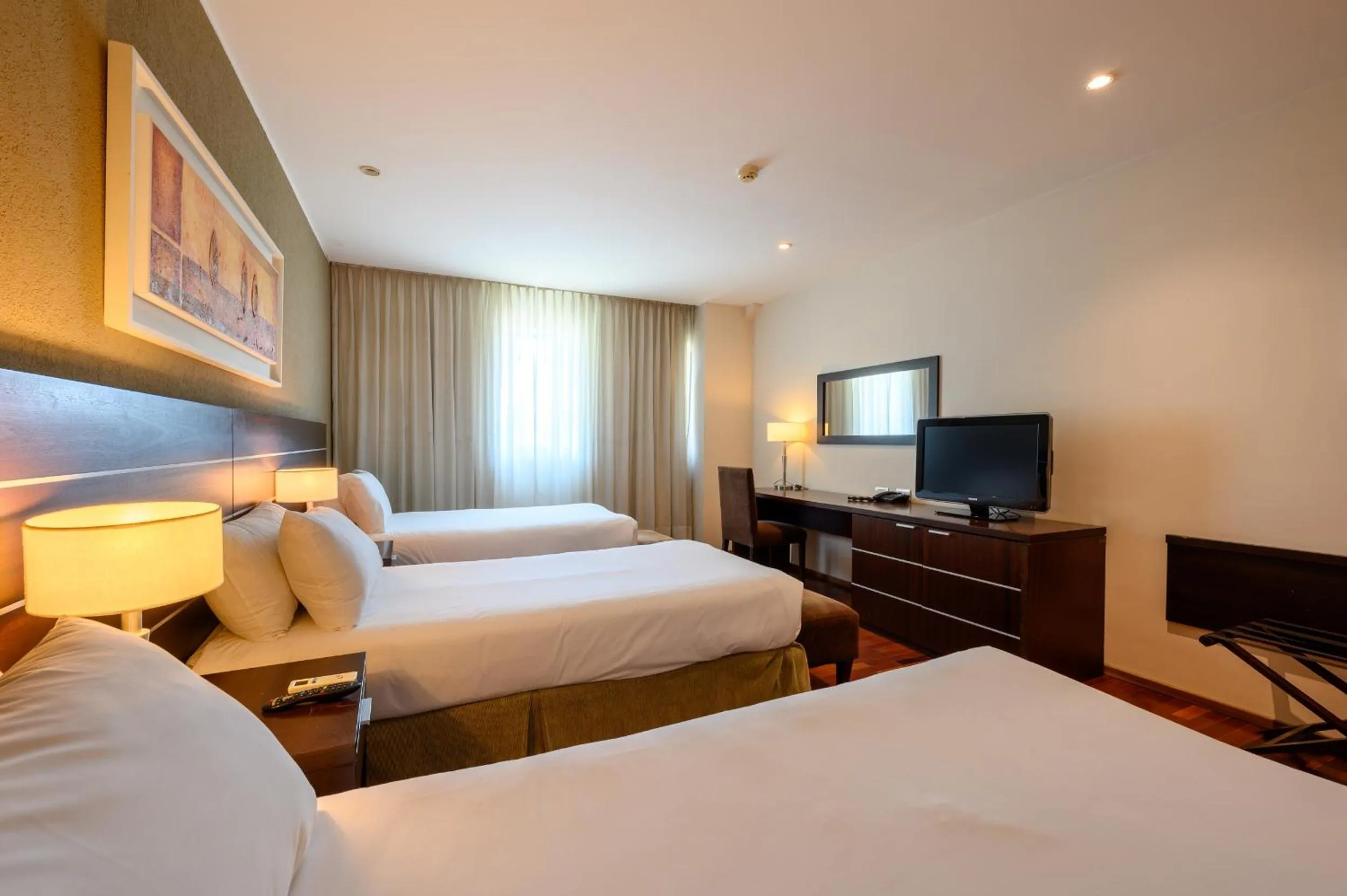 Photo of the whole room in Orfeo Suites Cordoba