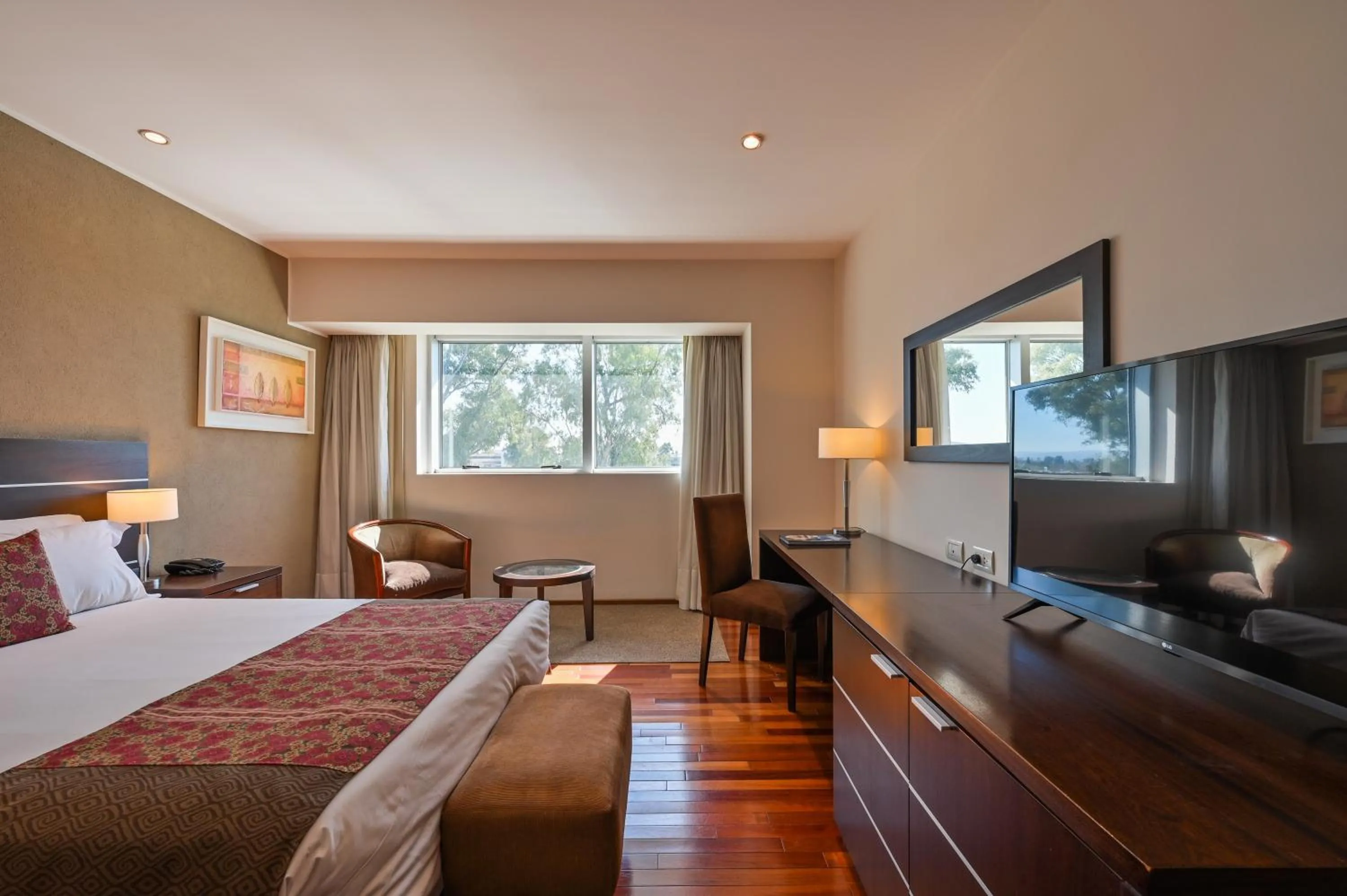 Photo of the whole room in Orfeo Suites Cordoba