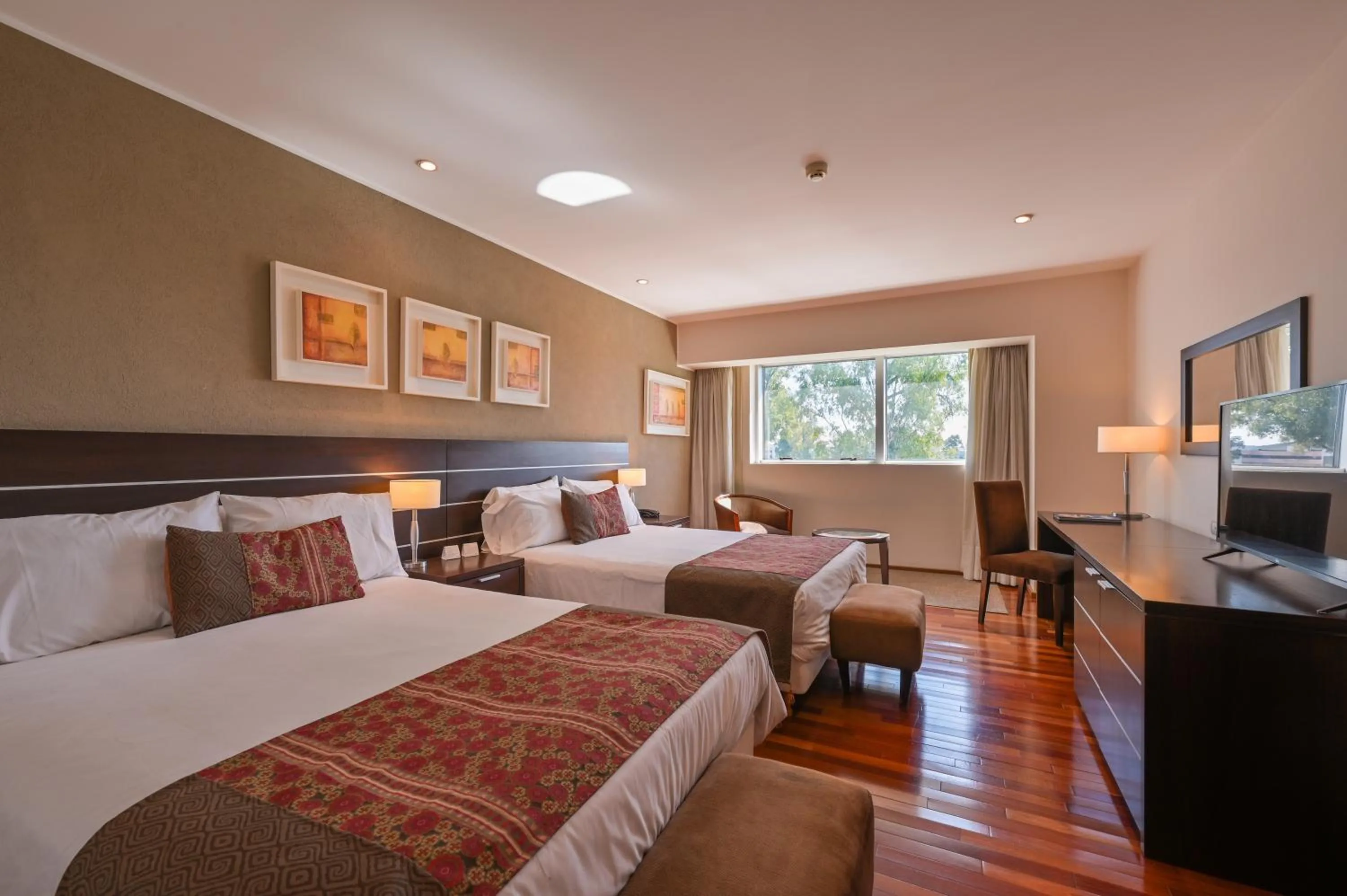 Photo of the whole room in Orfeo Suites Cordoba