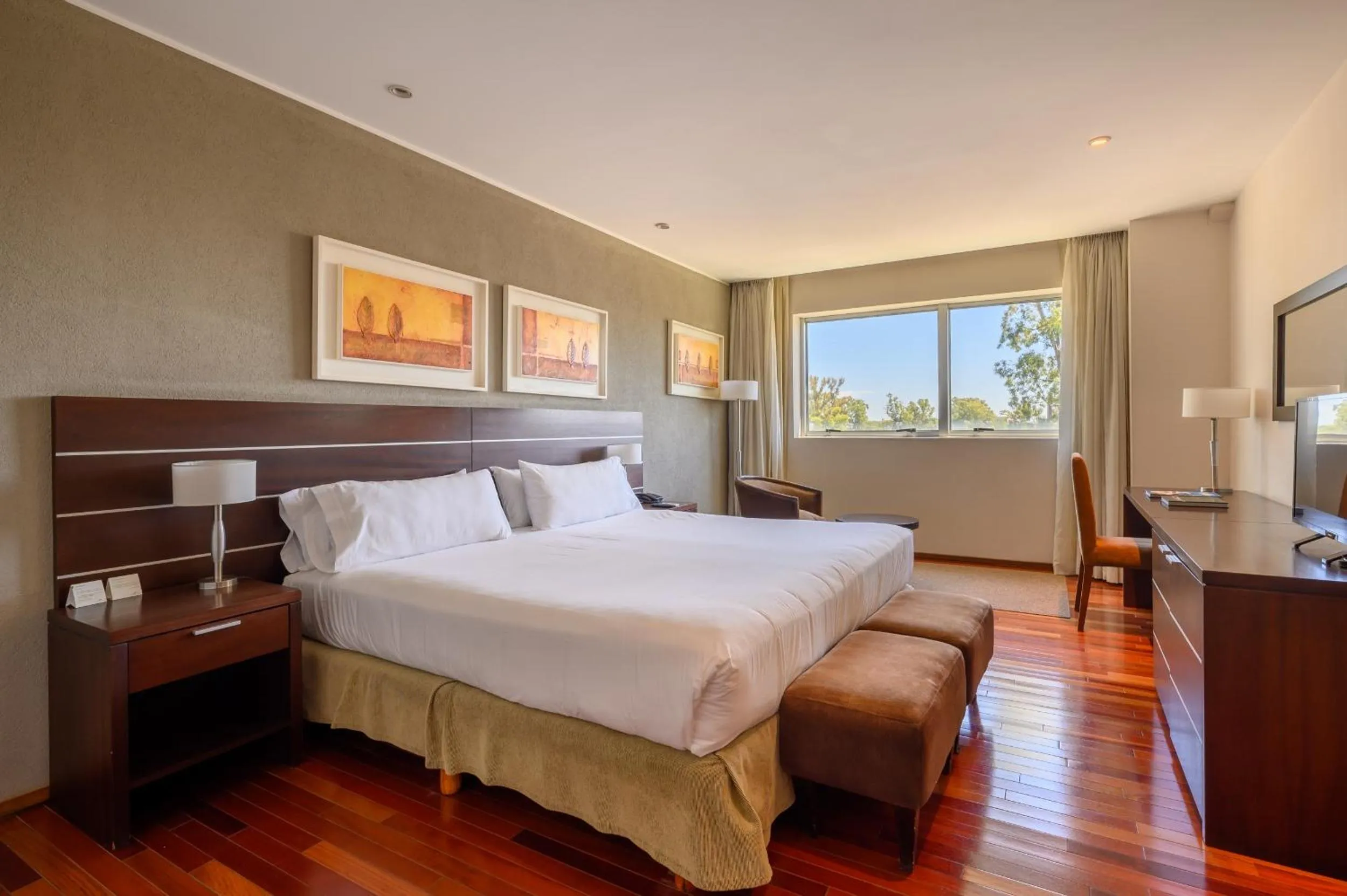 Photo of the whole room in Orfeo Suites Cordoba