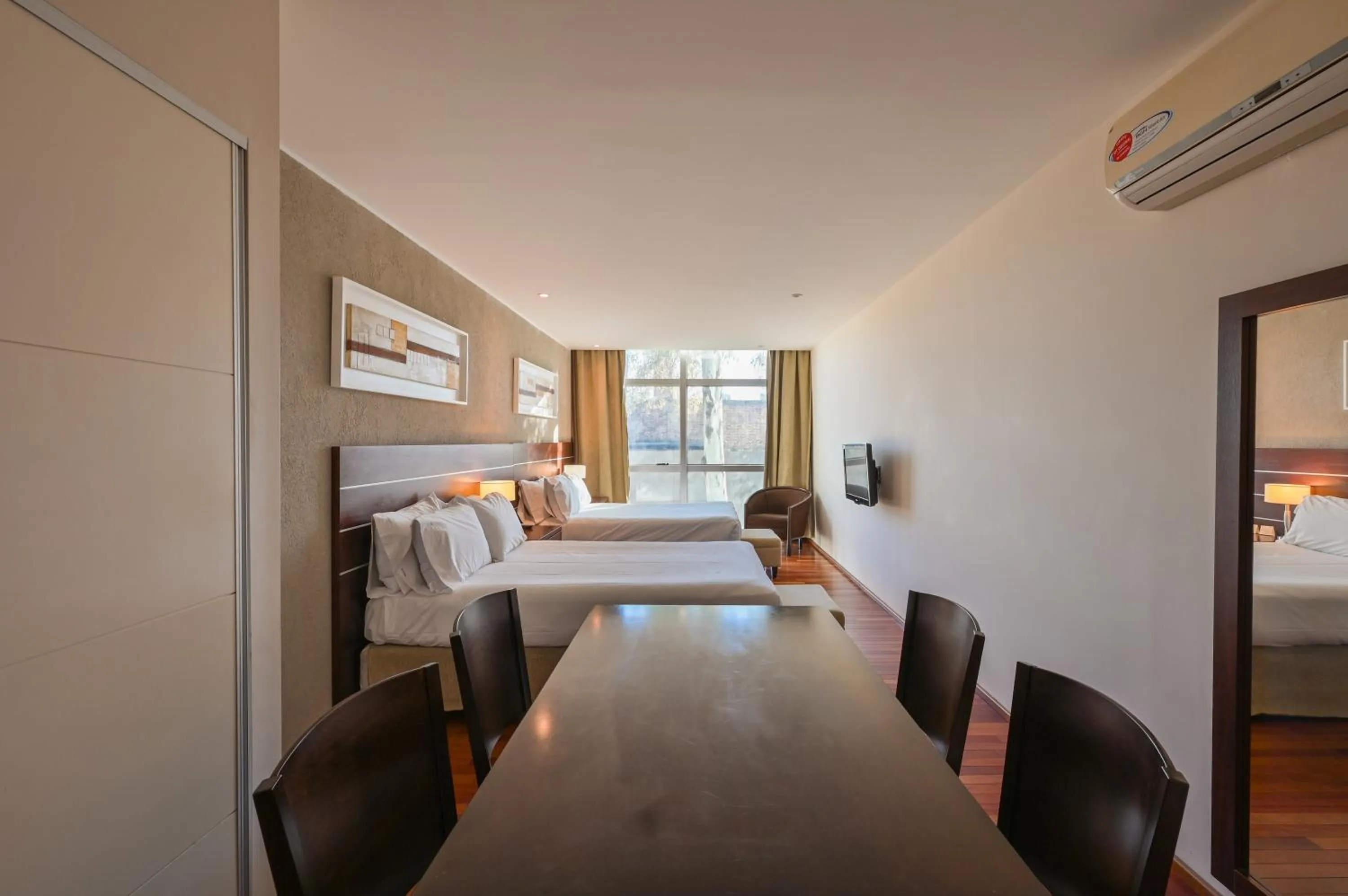 Photo of the whole room in Orfeo Suites Cordoba