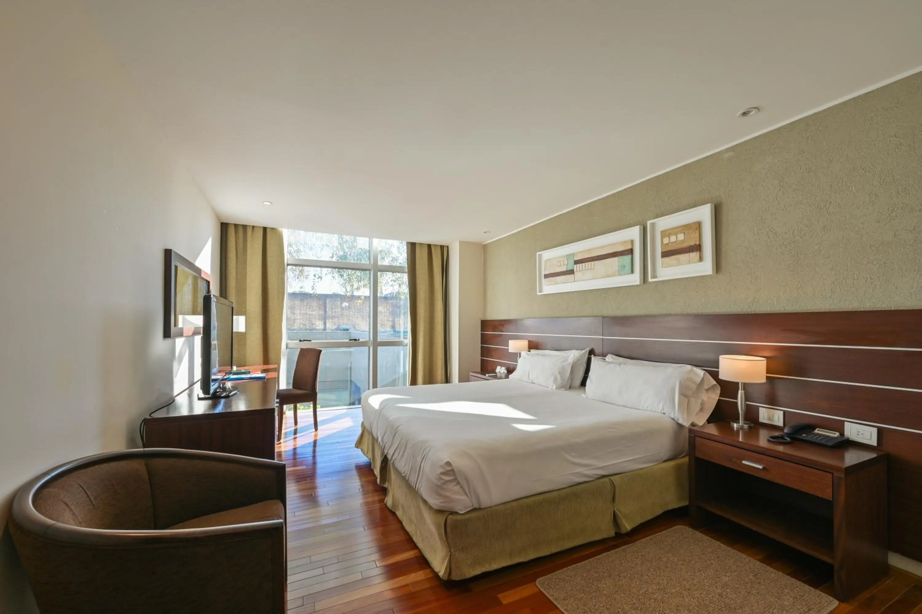 Photo of the whole room in Orfeo Suites Cordoba