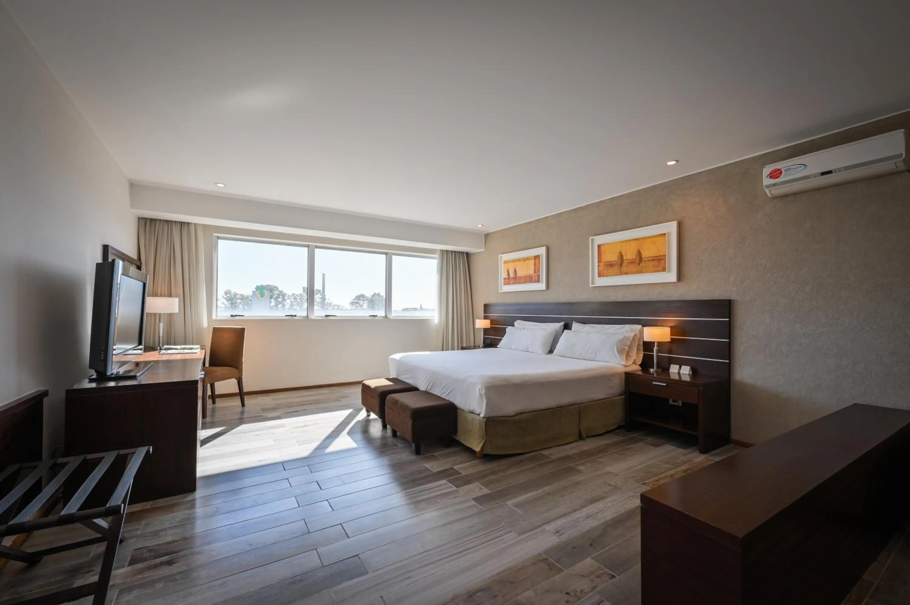 Photo of the whole room in Orfeo Suites Cordoba