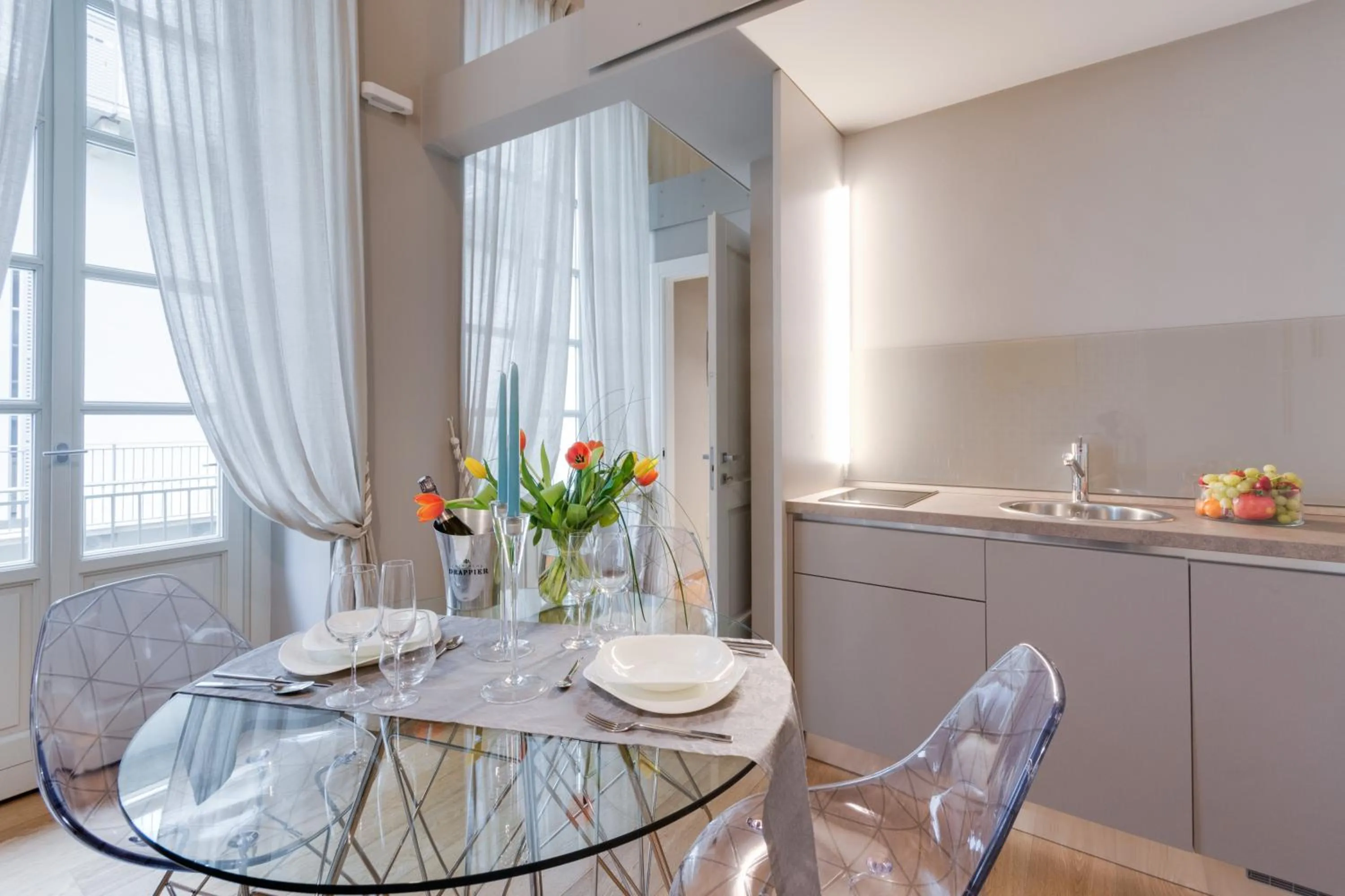 Dining area in Palazzo Del Carretto-Art Apartments and Guesthouse