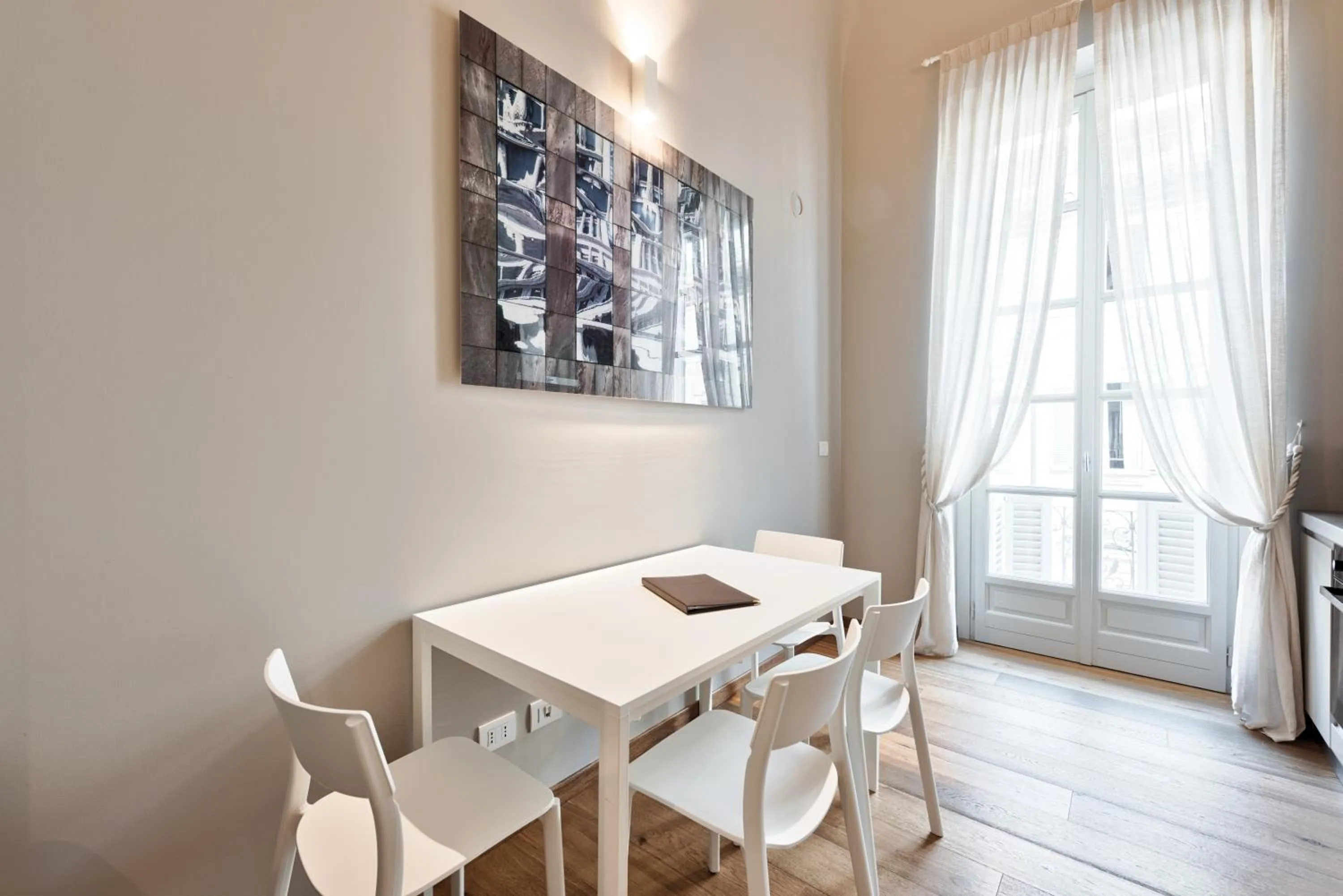 Dining area in Palazzo Del Carretto-Art Apartments and Guesthouse