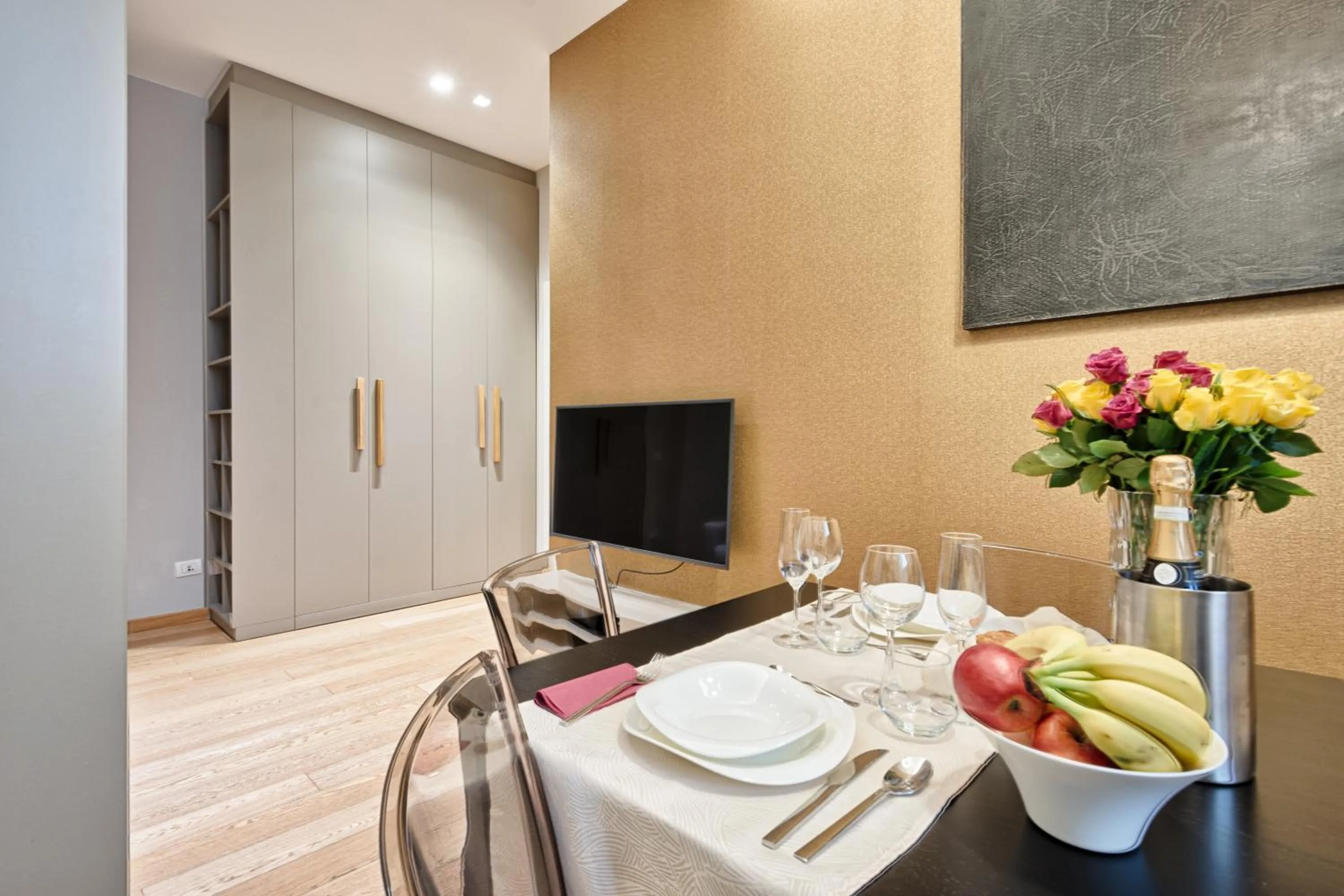 Dining area in Palazzo Del Carretto-Art Apartments and Guesthouse