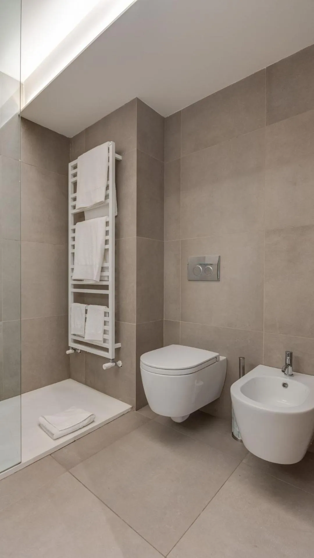 Bathroom in Palazzo Del Carretto-Art Apartments and Guesthouse