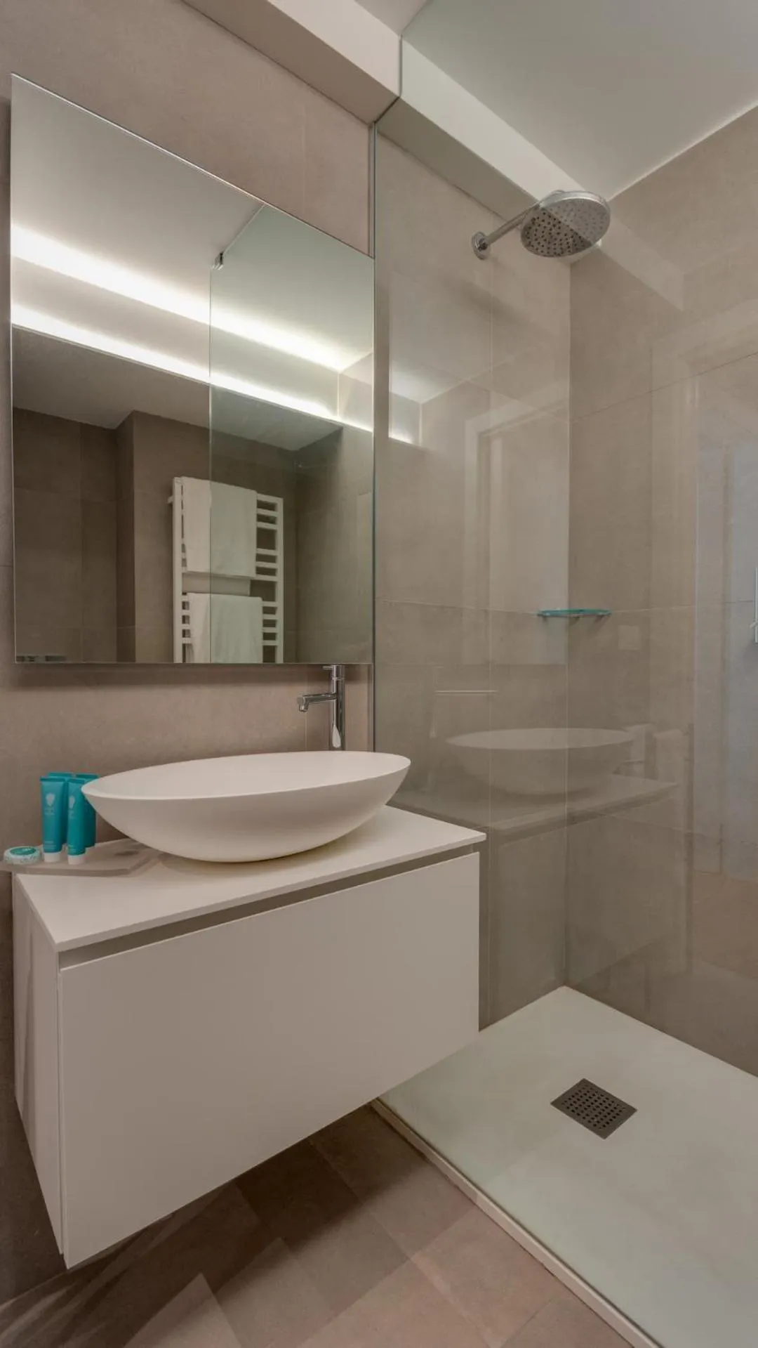 Bathroom in Palazzo Del Carretto-Art Apartments and Guesthouse