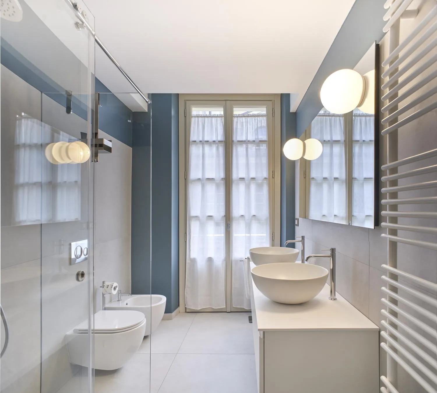 Shower in Palazzo Del Carretto-Art Apartments and Guesthouse